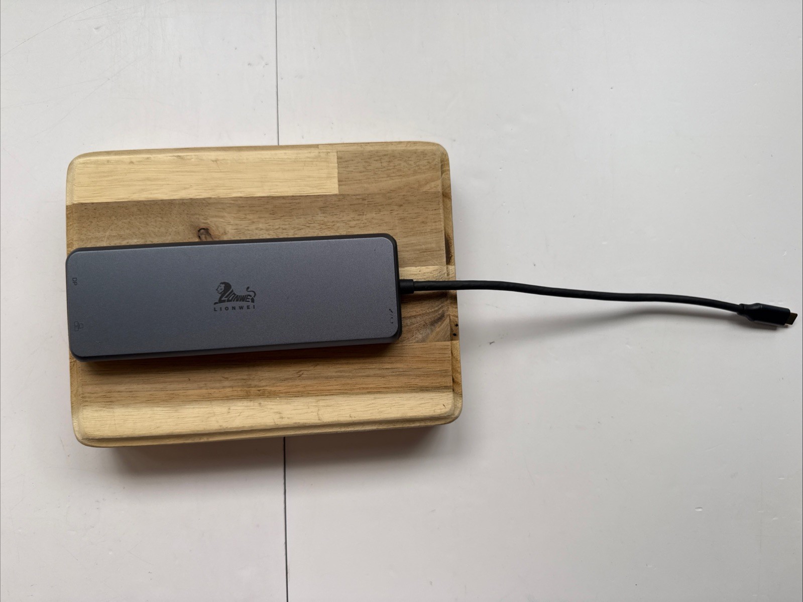 Lionwei 13-in-1 USB-C Hub LIUC3908 Triple 4K HDMI Docking Station