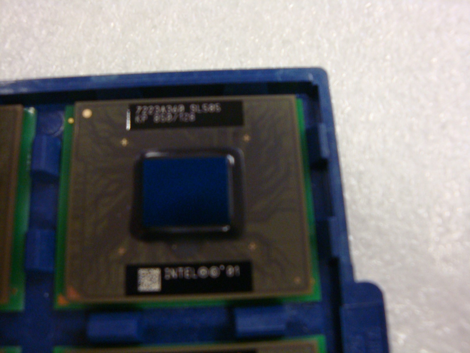 NEW Intel Mobile Celeron 850 MHz  CPU SL585