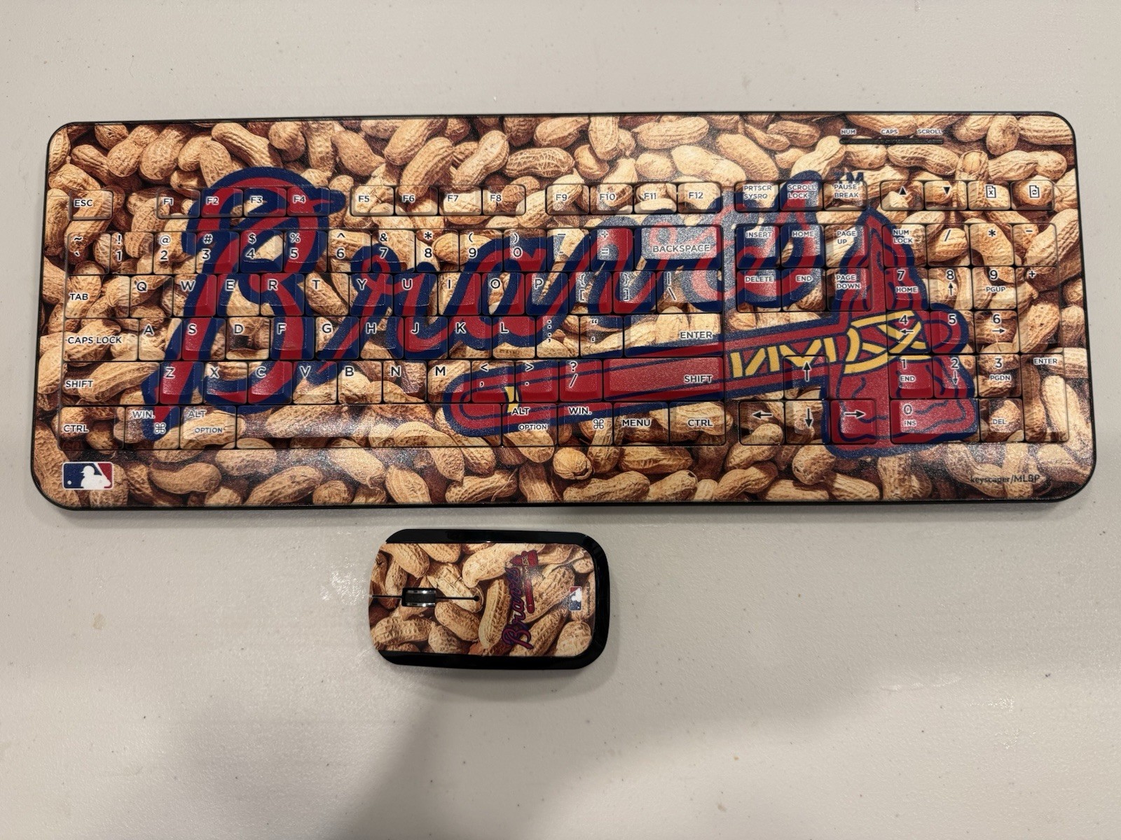 Keyscaper Atlanta Braves Peanuts Patterned Wireless USB Keyboard and Mouse