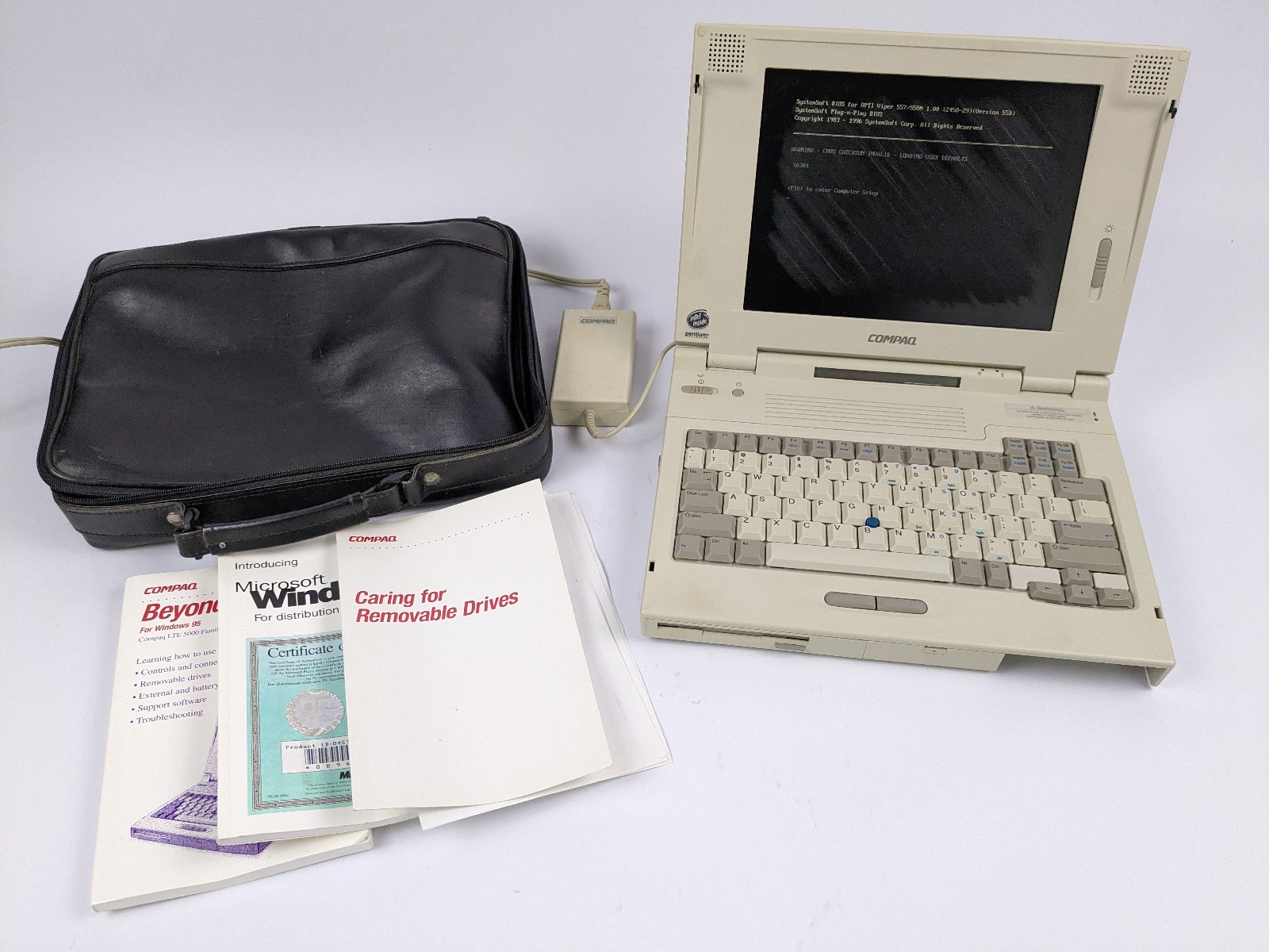 Vtg Clean Compaq LTE 5100 Laptop Series 2880D No Battery Powers On
