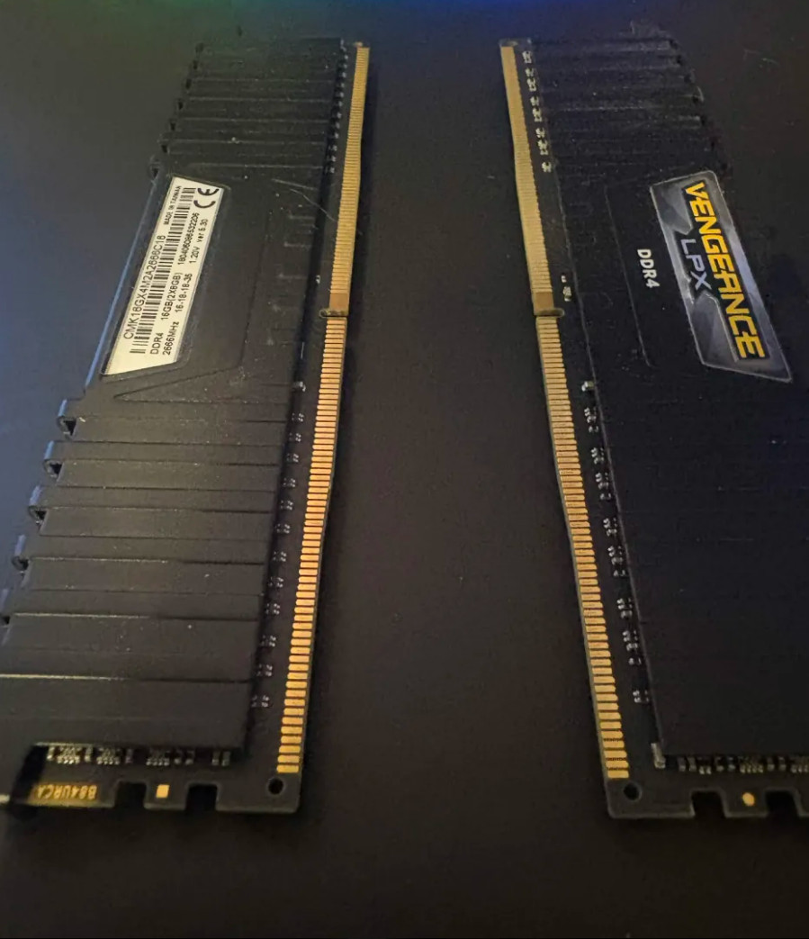 Corsair Vengeance LPX 16GB (2x8GB) Memory Kit (CMK16GX4M2A2666C16)