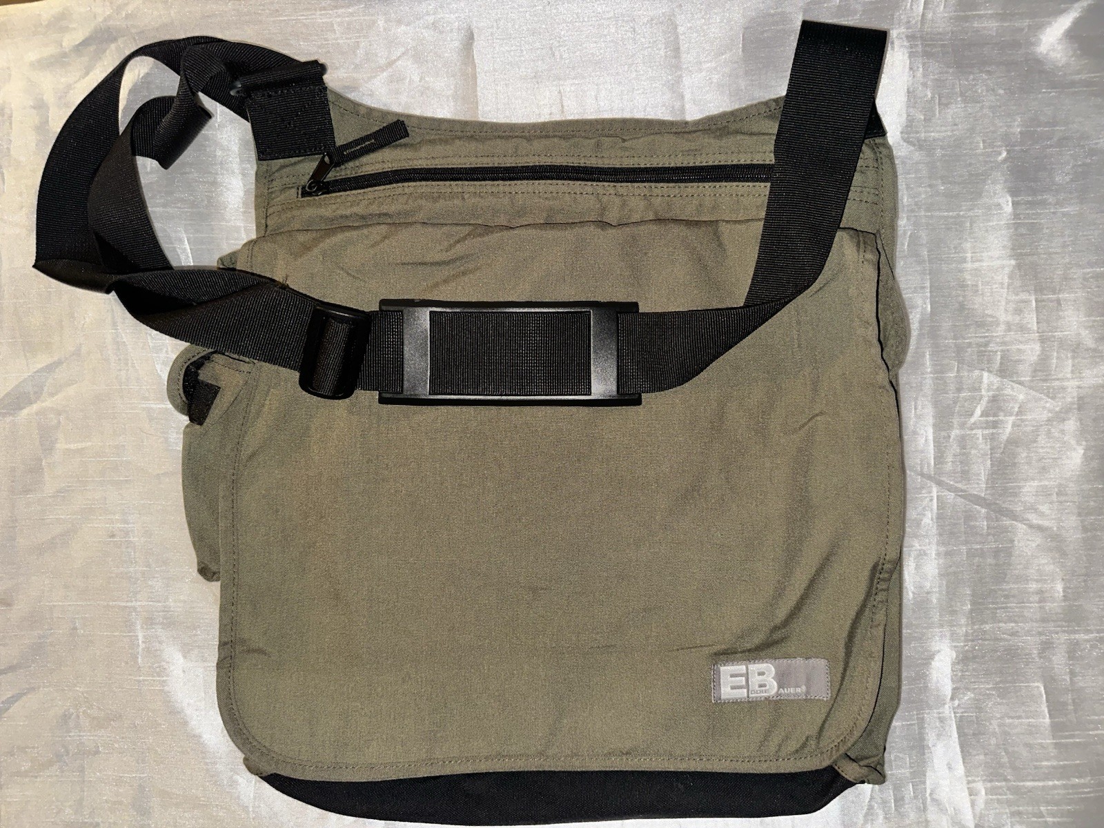 Eddie Bauer Messenger Bag Olive Green Black Laptop Shoulder Crossbody - VGUC.