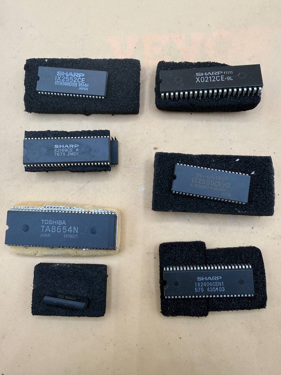 Lot of 6 Vintage Sharp Toshiba DIP IC Chips IX2552CE TA8654N RE