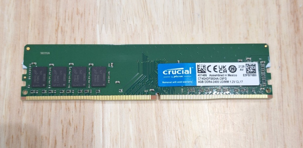Crucial CT4G4DFS824A  4GB 2400MHz DDR4 PC4-19200 UDIMM 1Rx8 1.2V 1RX8 Memory RAM