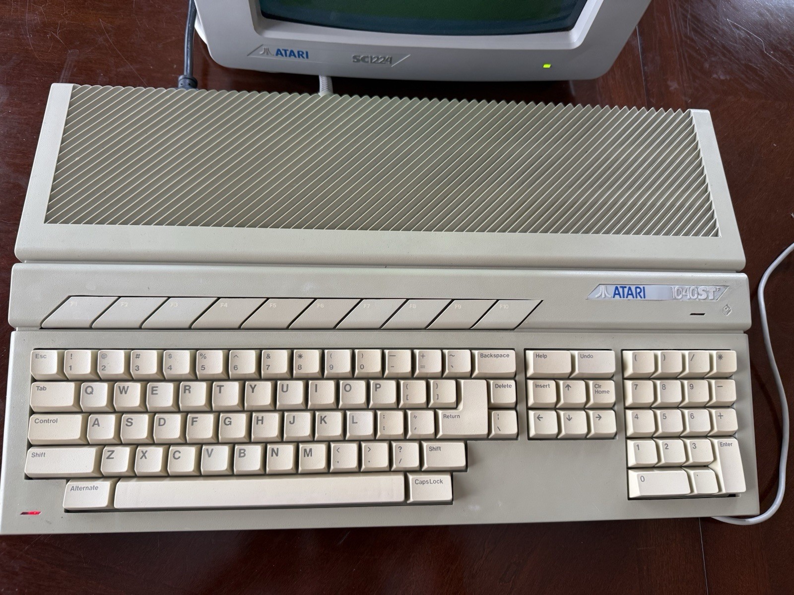 Atari 1040ST Vintage Home Computer System w/ Monitor and Mouse
