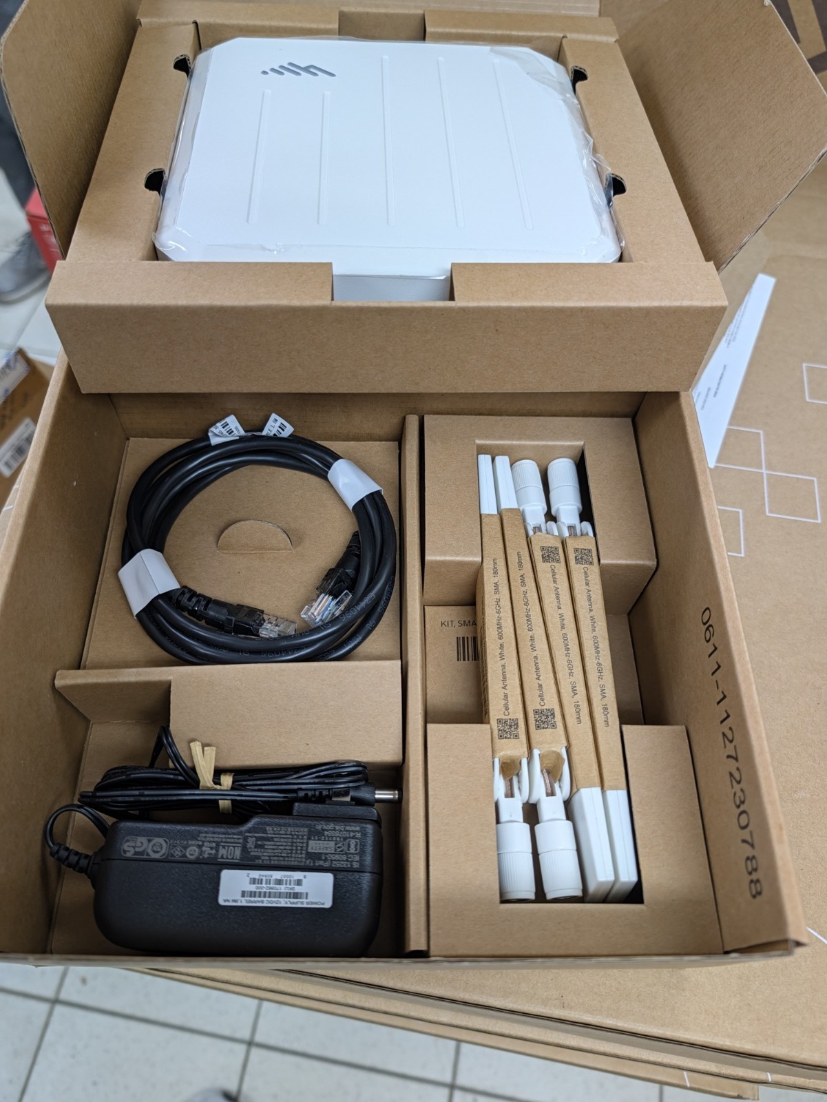 Cradlepoint W1850-5GB 5G Wideband Branch Adapter S5A032A 4 Antennas PSU Open Box