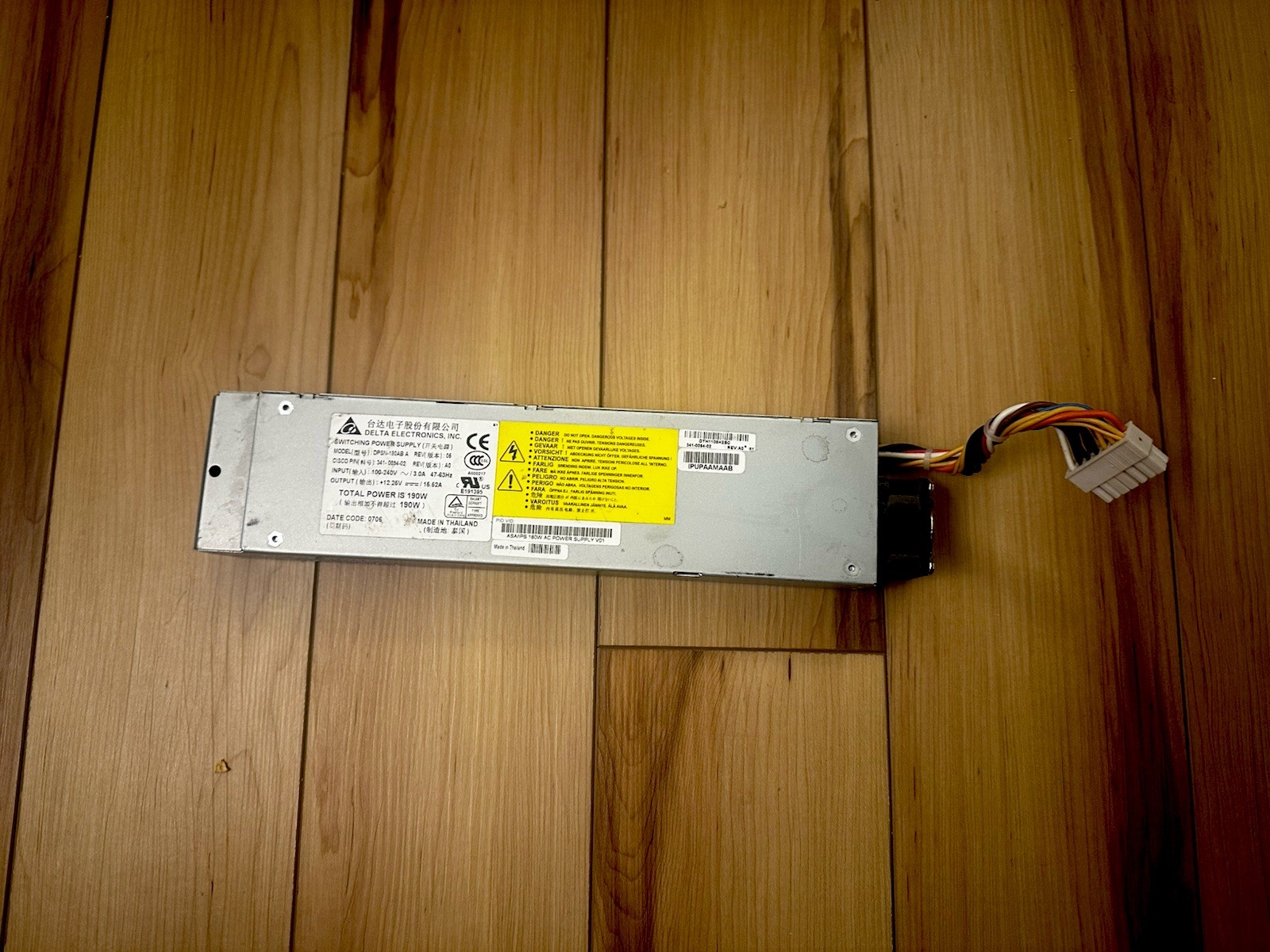 Delta Electronics DPSN-180AB A 190W Power Supply 24 Pin 1 Fan Silver