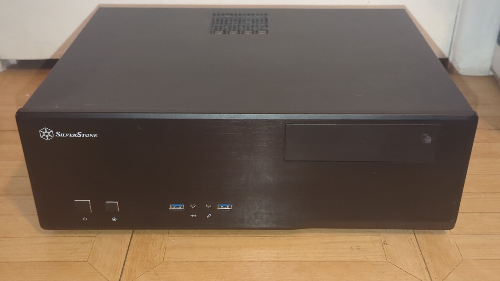 Silverstone Grandia Series GD05B Micro ATX HTPC Case (GD05B-USB3.0)