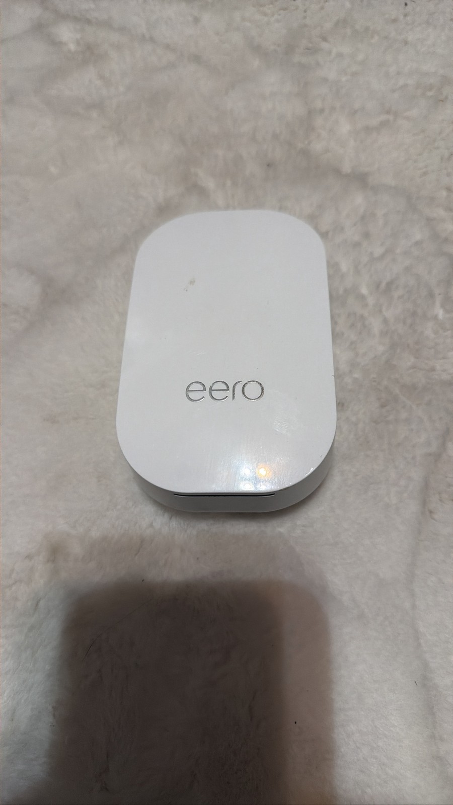 Amazon eero Beacon D010001 Mesh WiFi Range Extender Plug-In White