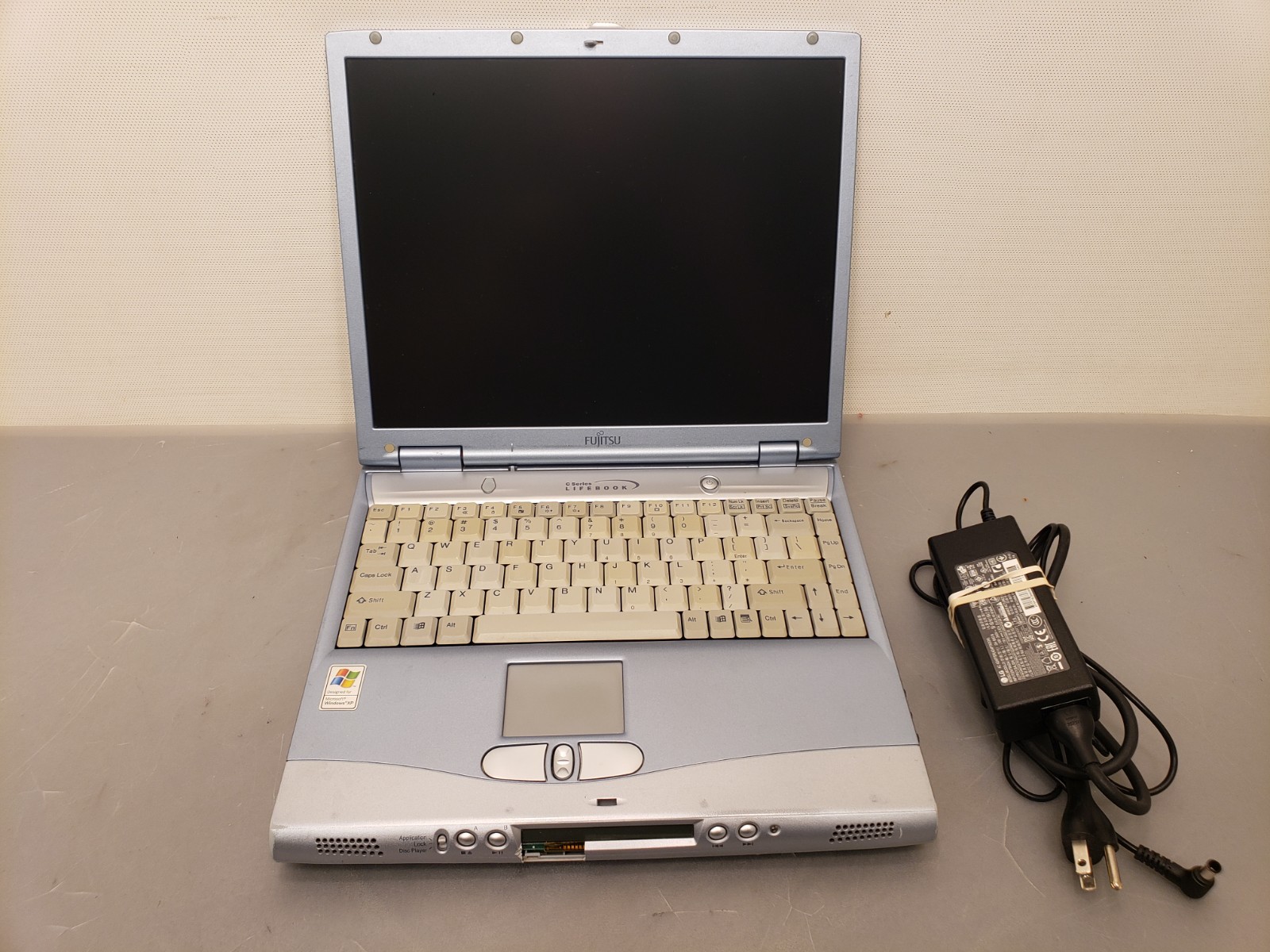 Vintage Fujitsu LifeBook C-6631 PIII 1.0GHz 256MB 20GB Laptop ***Bad Backlight