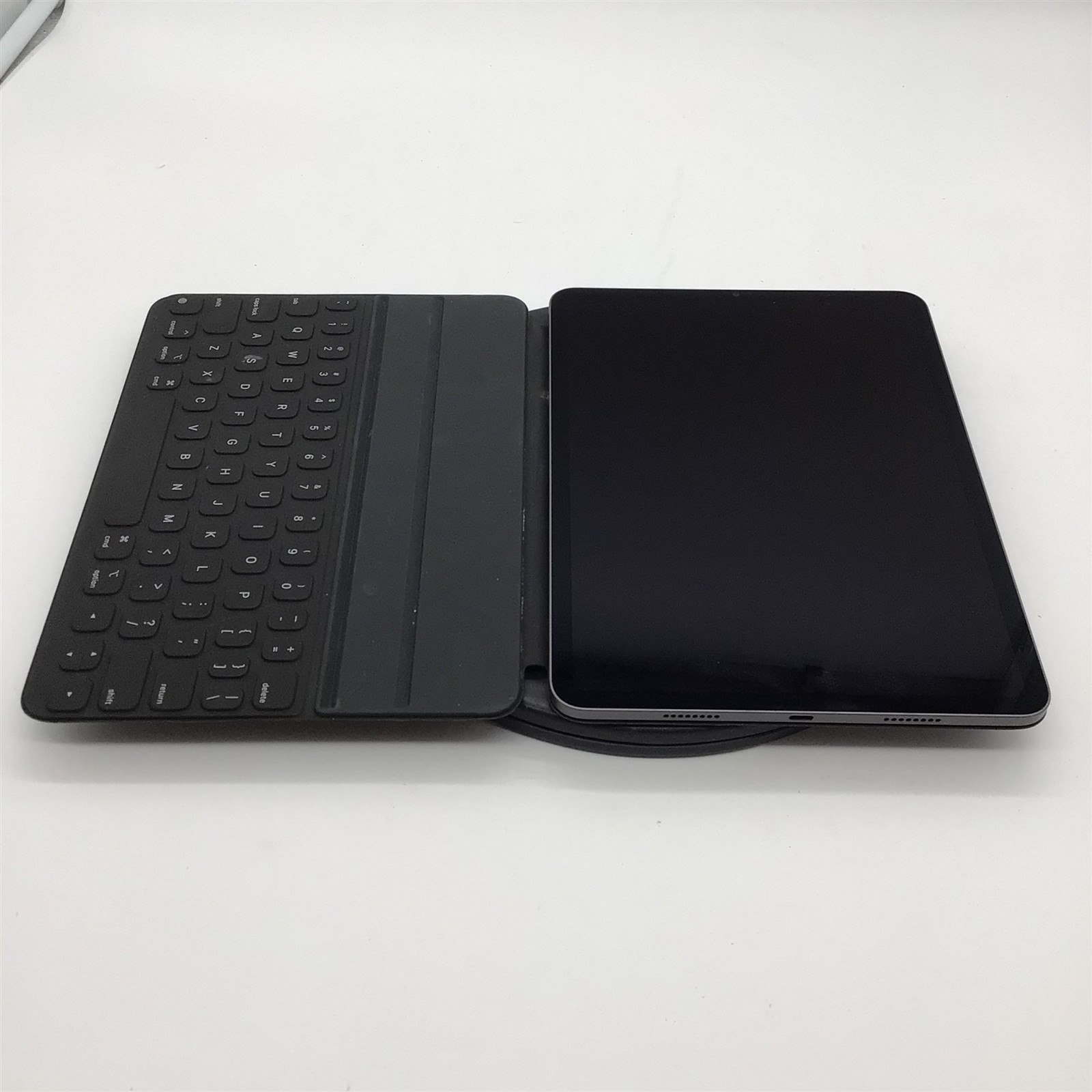 Apple A2377 iPad Pro 3 256GB WIFI + Apple Smart Keyboard Folio A2038