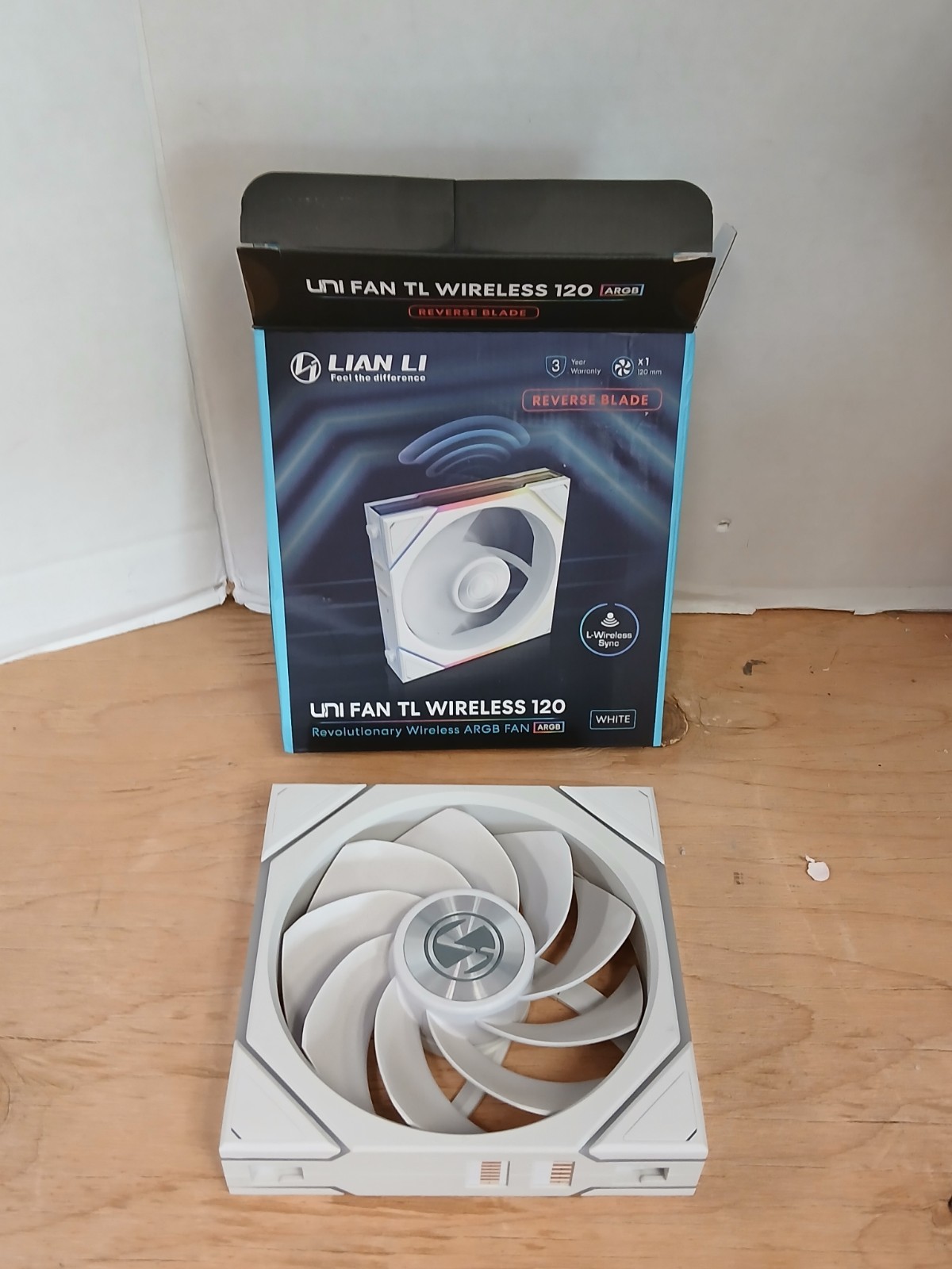 Untested Lian Li TL Wireless 120 - WHITE - REVERSE - FAN ONLY