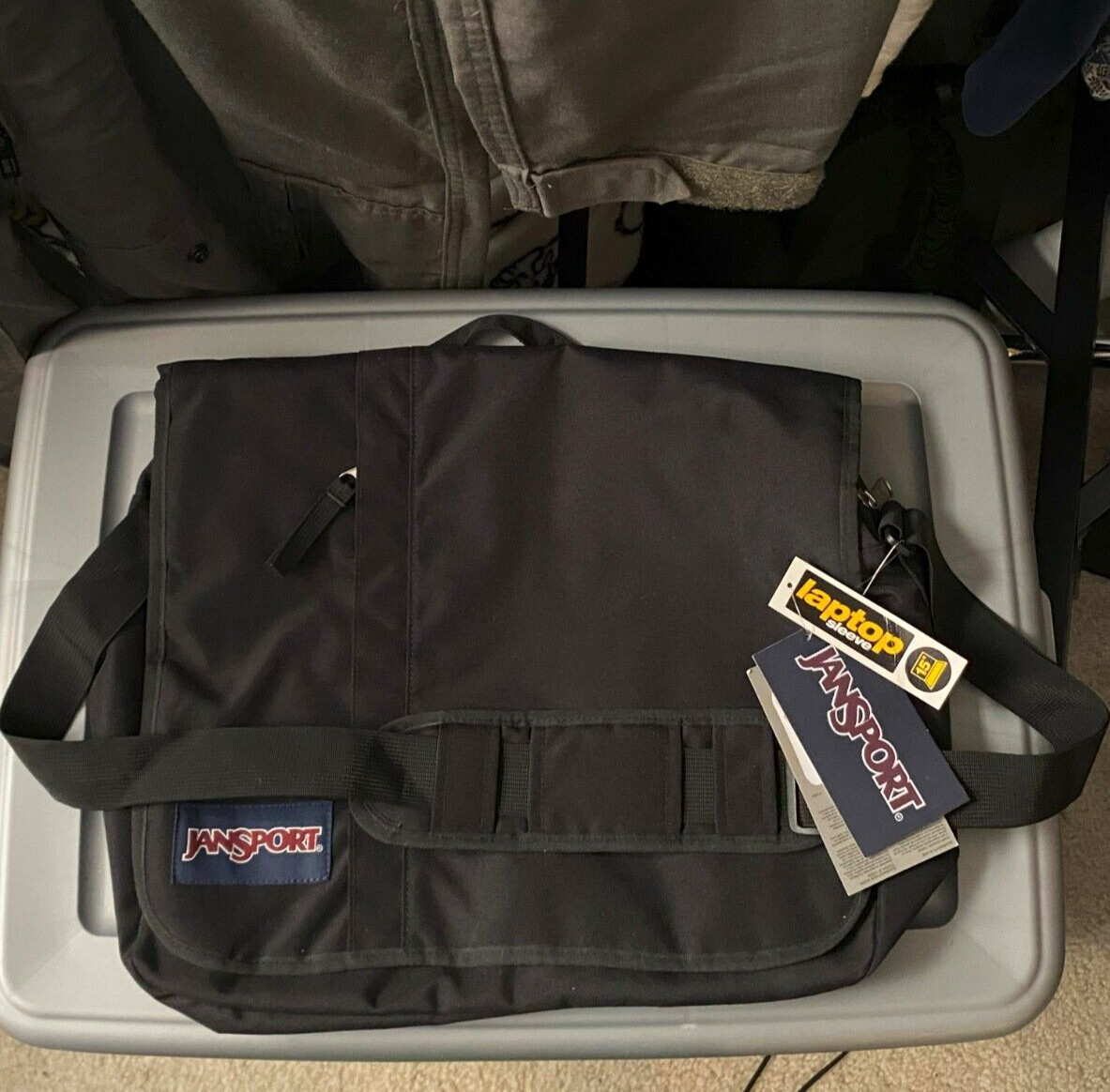 *BRAND NEW* JanSport Market Street Black Laptop Sleeve with Zipper Pockets 15 In