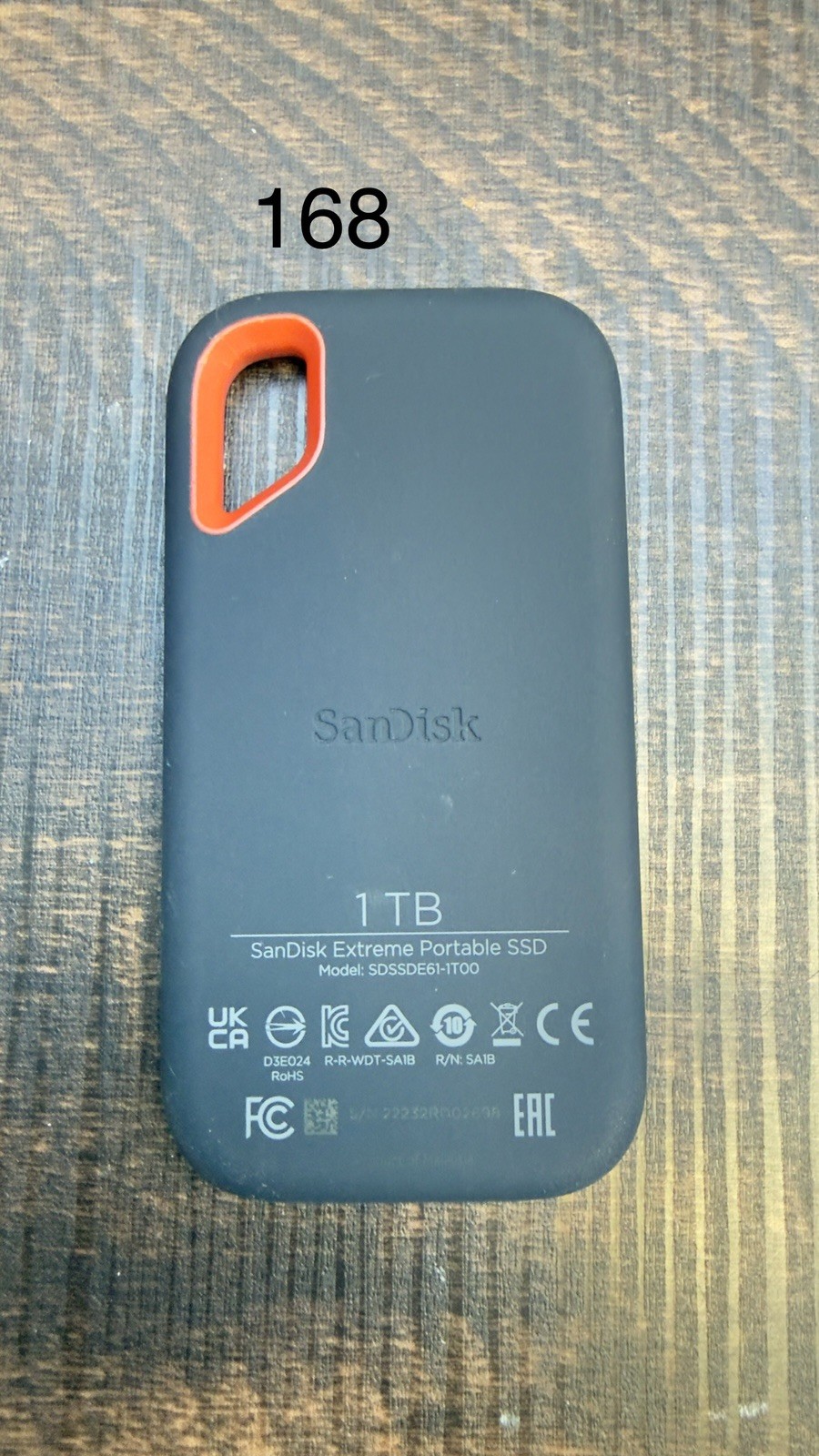 1TB SanDisk Extreme Portable SSD SDSSDE61-1T00 health 100%, usage 22 hours