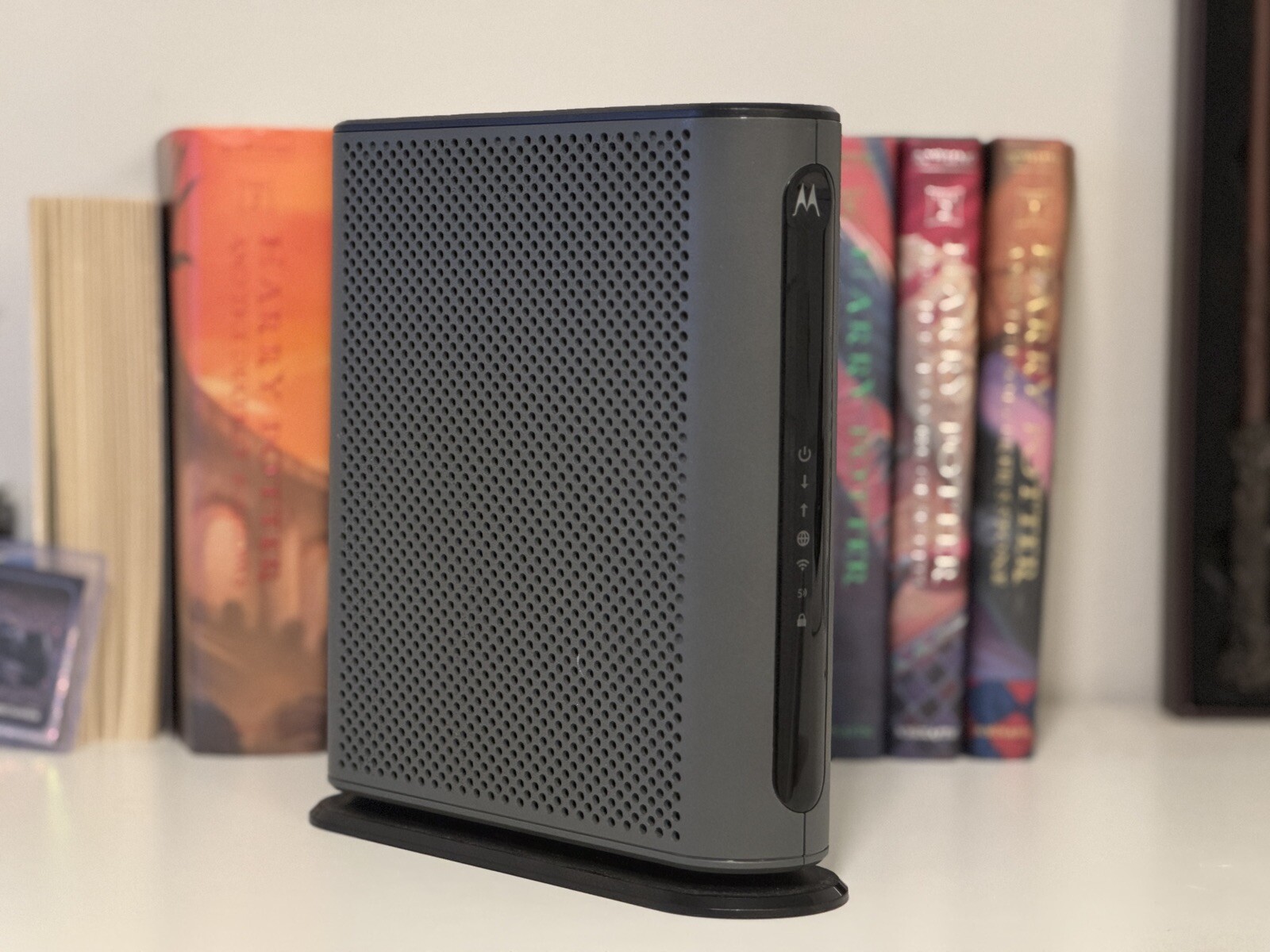 Motorola MG7550 16x4 High Speed ​​Cable Modem - Black