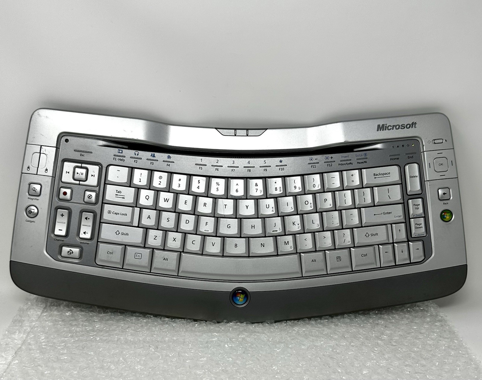 *RARE* Microsoft Wireless Entertainment Keyboard 8000 Model 1071 Backlit TESTED