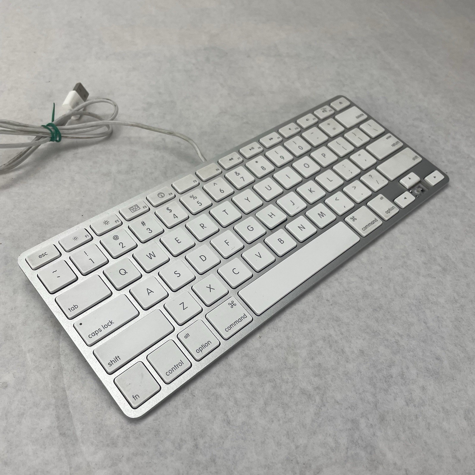 Apple A1242 MB869LL/A Wired Keyboard Tested Missing Key