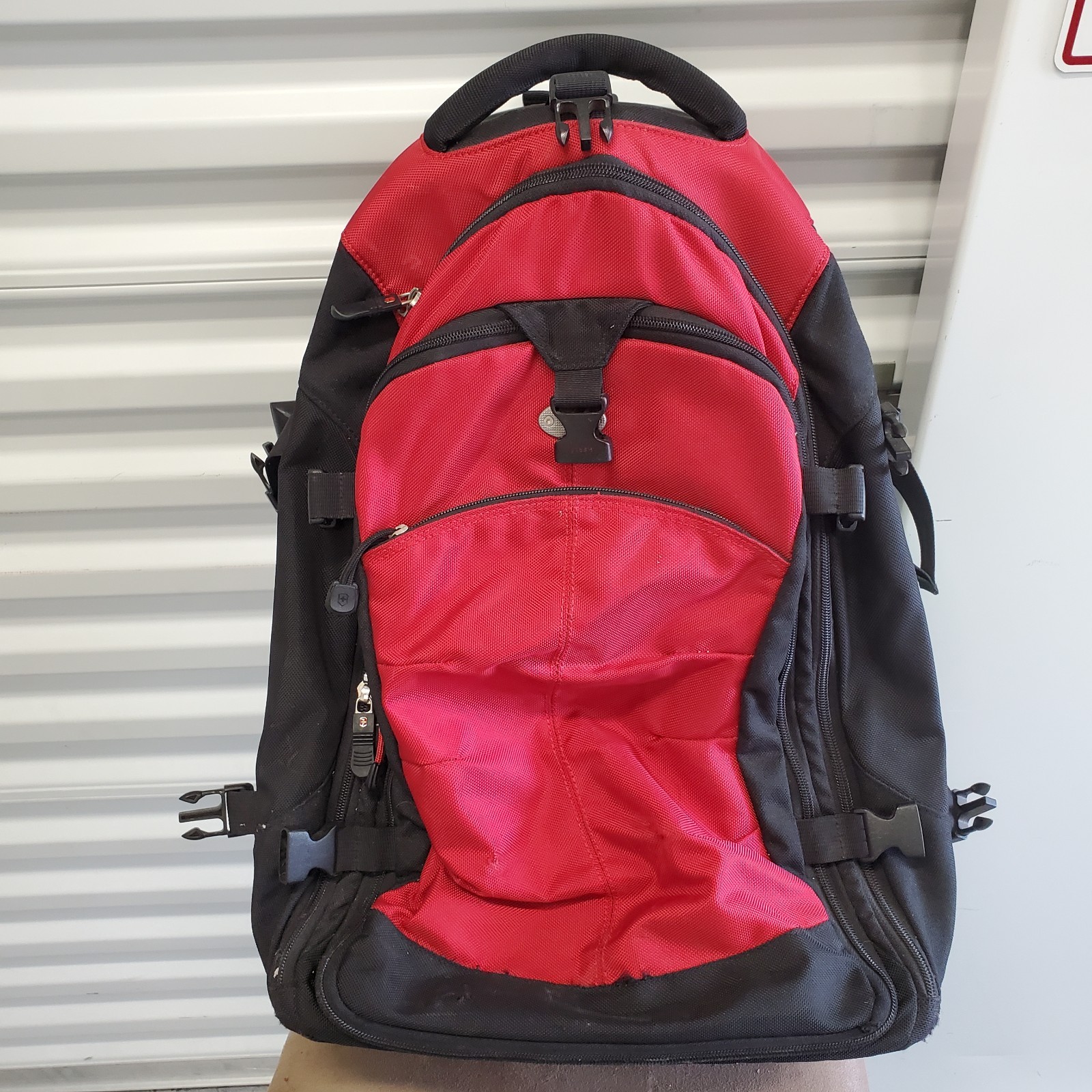 Swiss Army Rolling Backpack Expandable Handle Travel Bag Red Black Victorinox VG