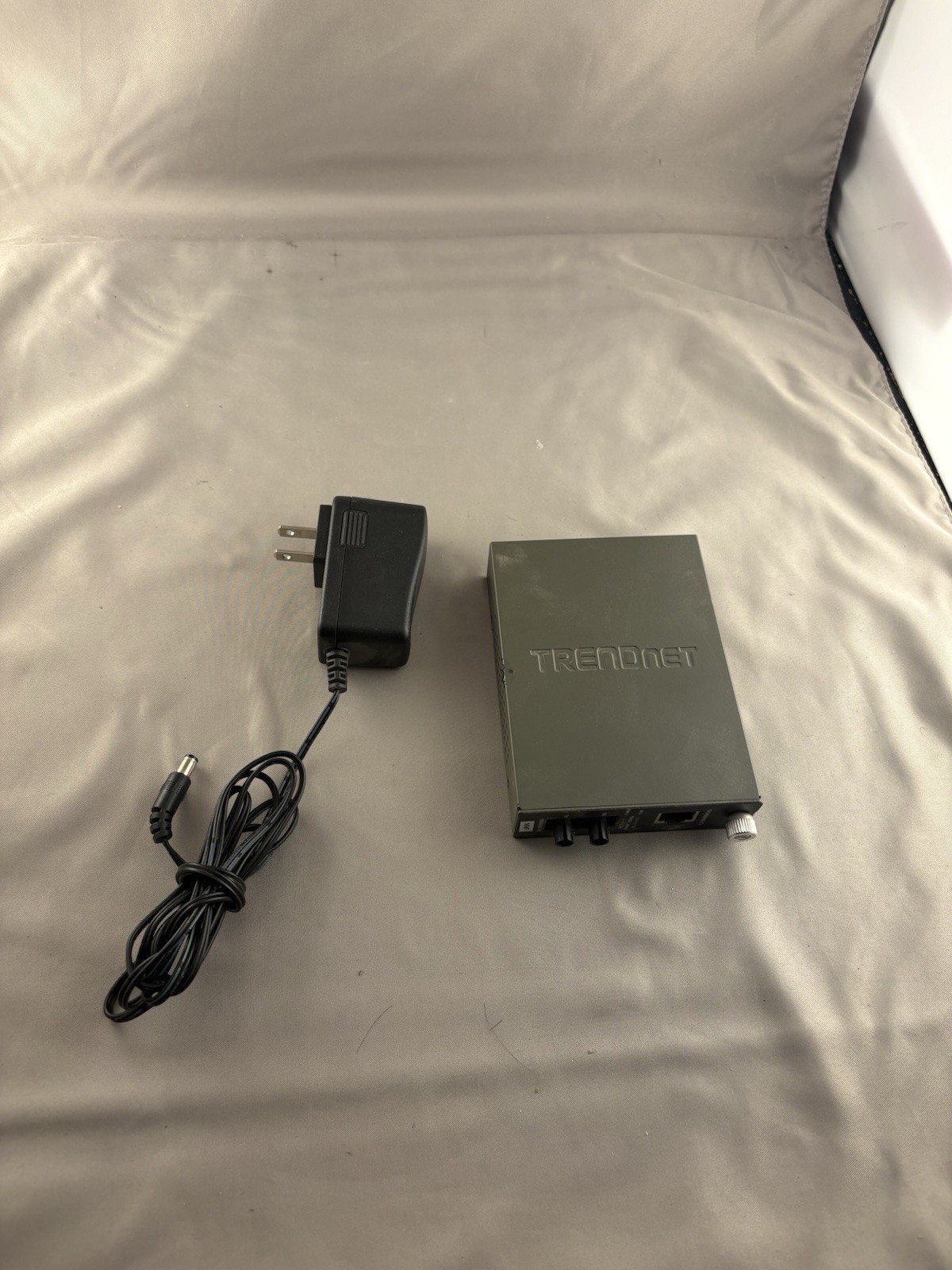 ONE TRENDNET Transreceiver Fiber Media Converter TFC-110MST