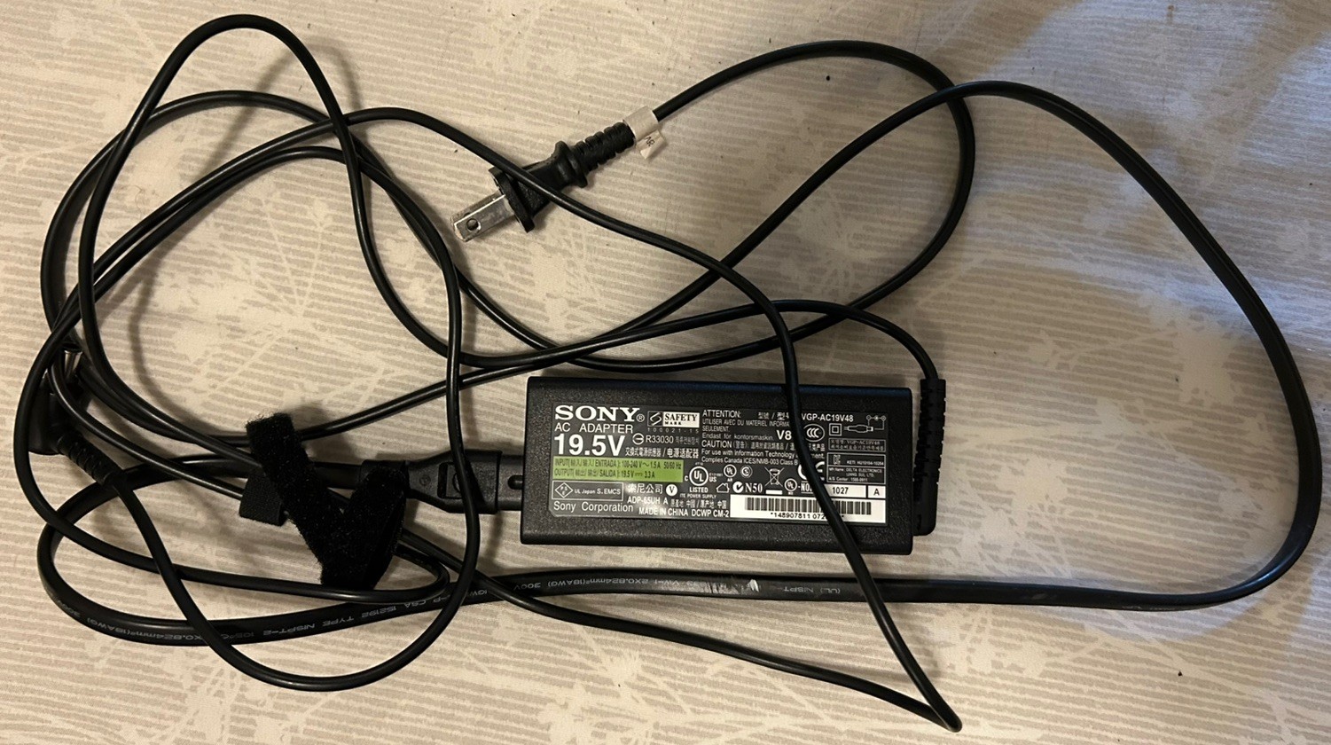 Sony AC Power Adapter Sony VAIO VGP-AC19V48 ADP-65UH E R33021 FREE S/H