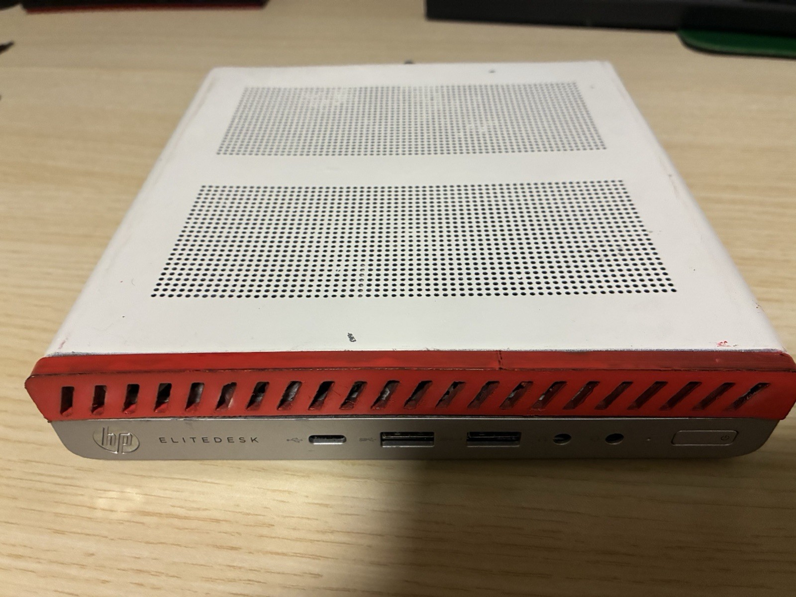 HP EliteDesk 800 G4 DM 65W Mini Desktop PC, USB-C USB 3.0 4 gb ram,  i3, no SSD