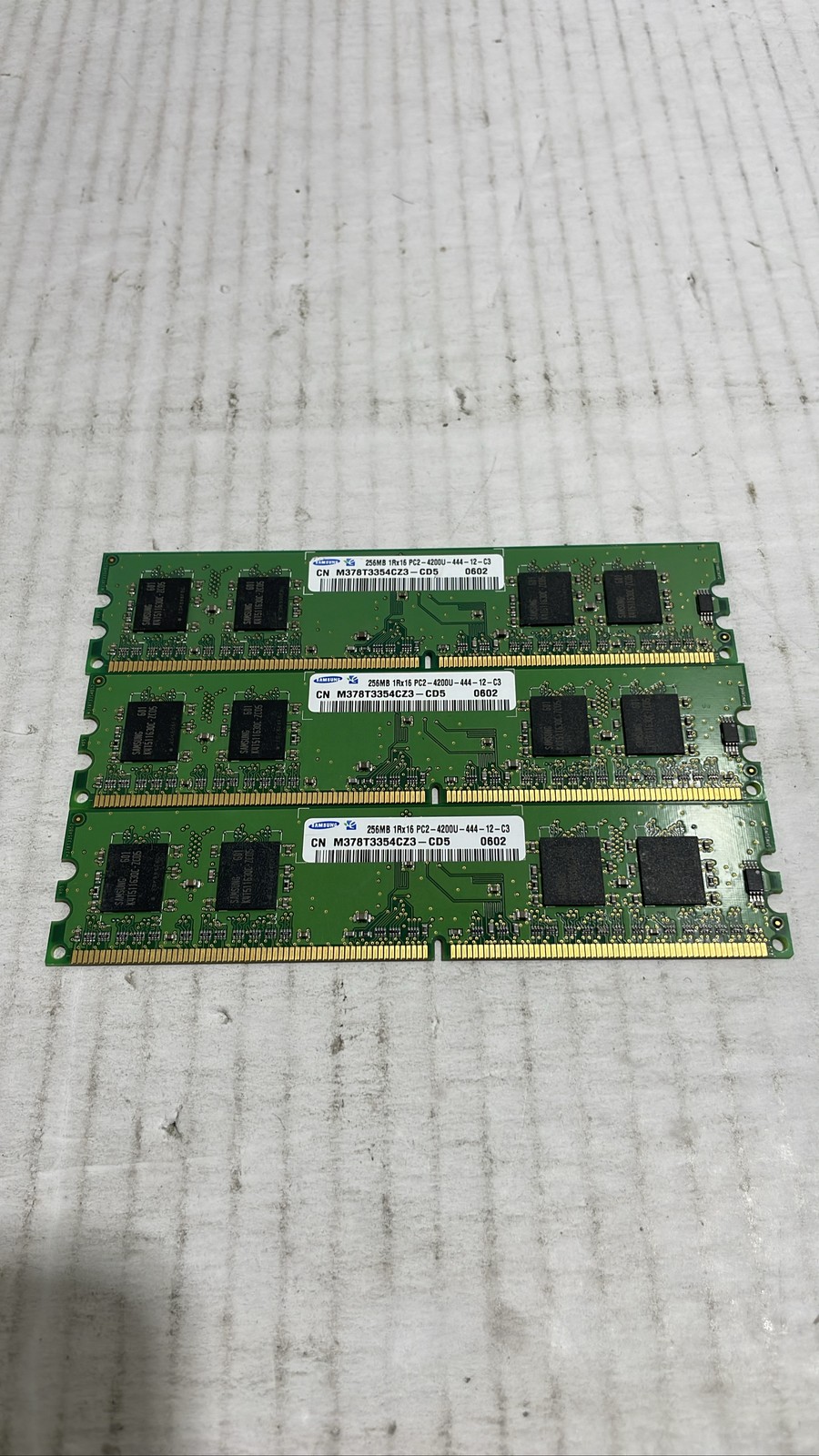 Samsung M378T3354CZ3-CD5 256MB PC2-4200U DDR2 Desktop RAM Memory Lot of 3
