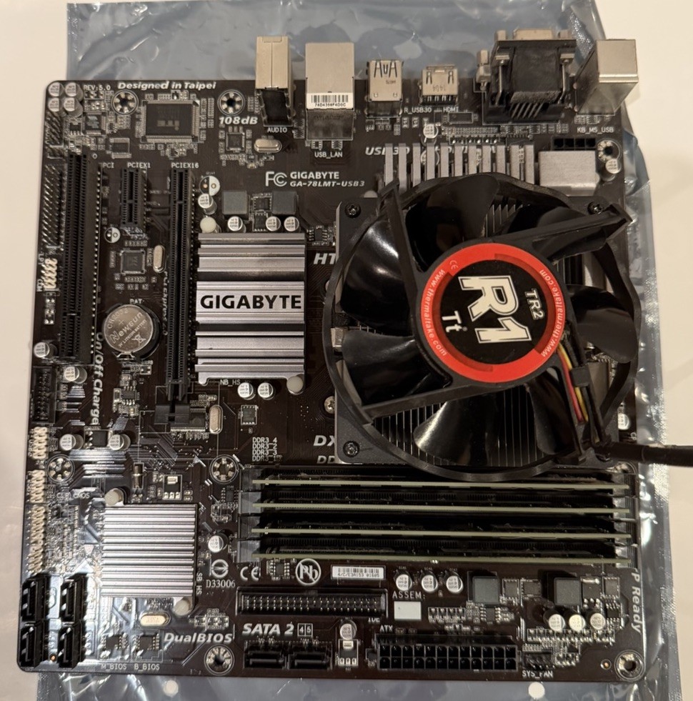 GIGABYTE GA-78LMT-USB3 AM3 AMD Motherboard Rev 5.0 + AMD FX-8320 CPU + 16GB DDR3