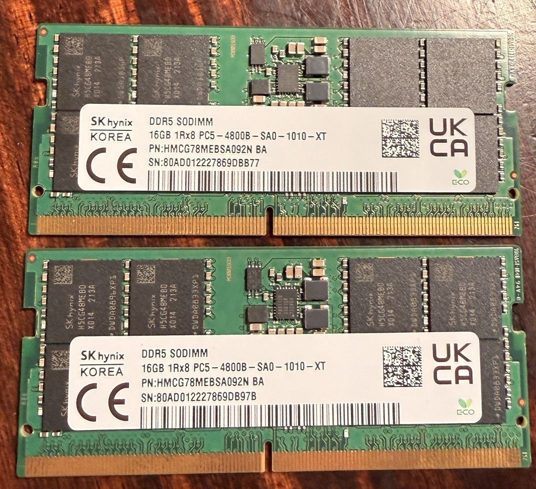 SK hynix 32GB (2x16GB) DDR5-4800 PC5-4800B ECC SO-DIMM 262p HMCG78MEBSA092N
