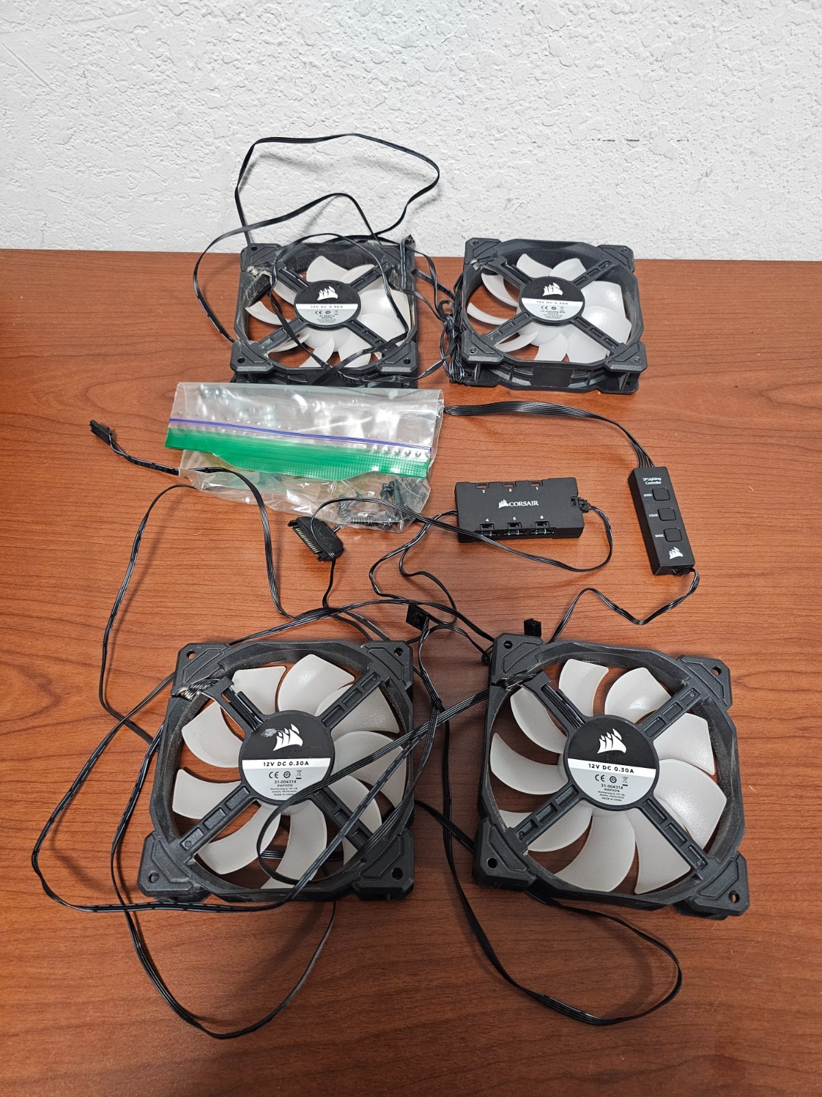 4x CORSAIR Air Series 120mm PC Case Fans w/ Fan Hub/Controller/Hardware - TESTED