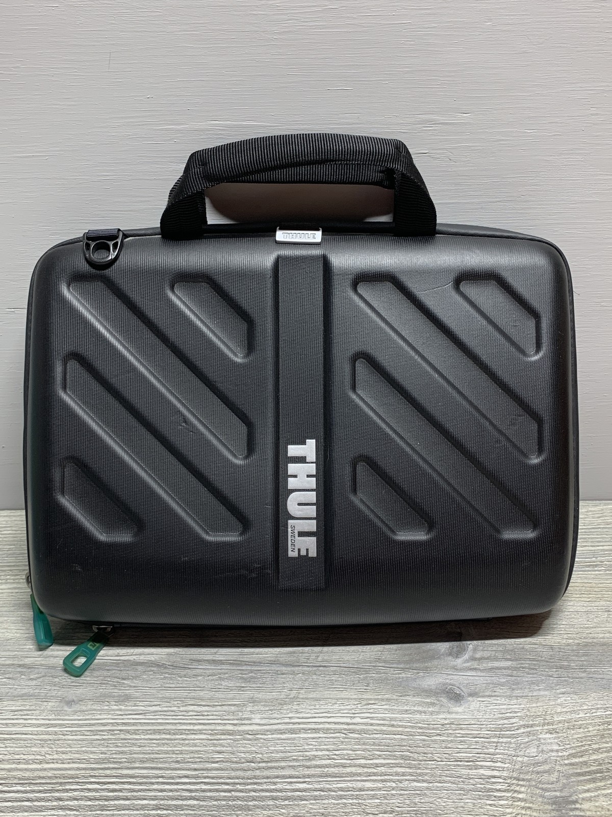 Thule Gauntlet 3.0 Laptop Case 13" Hard Shell Carrying Bag MacBook Black Travel
