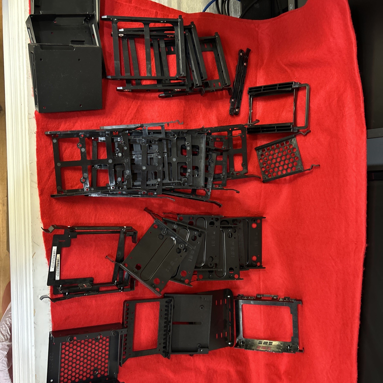 Lot of 32 Desktop hard drive caddy 3.5" Lot New Plastic & Metal