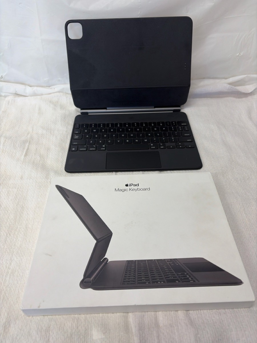 APPLE IPAD MAGIC KEYBOARD A2261 PRE-OWNED (P23017891)