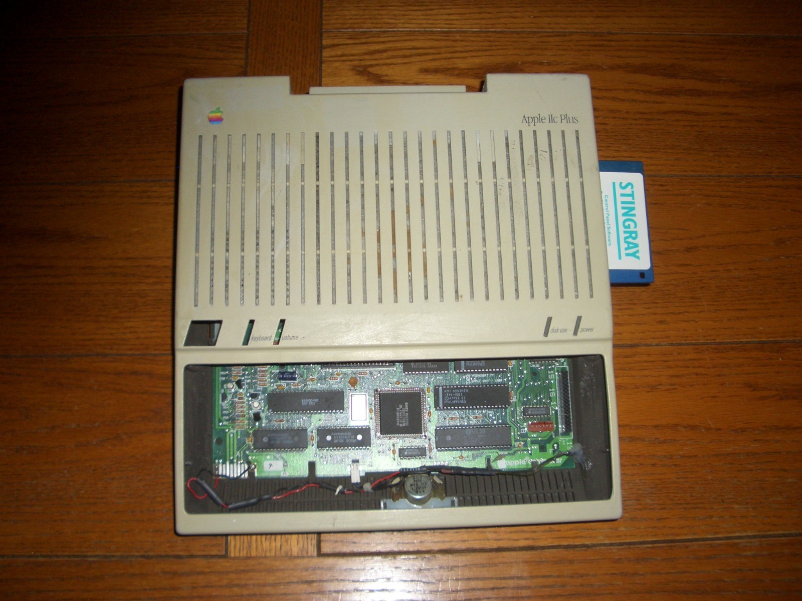 APPLE IIC-PLUS: ADVANCED APPLE II COMPUTER:. NO KEYBOARD $222.22 + $22.22 S/H