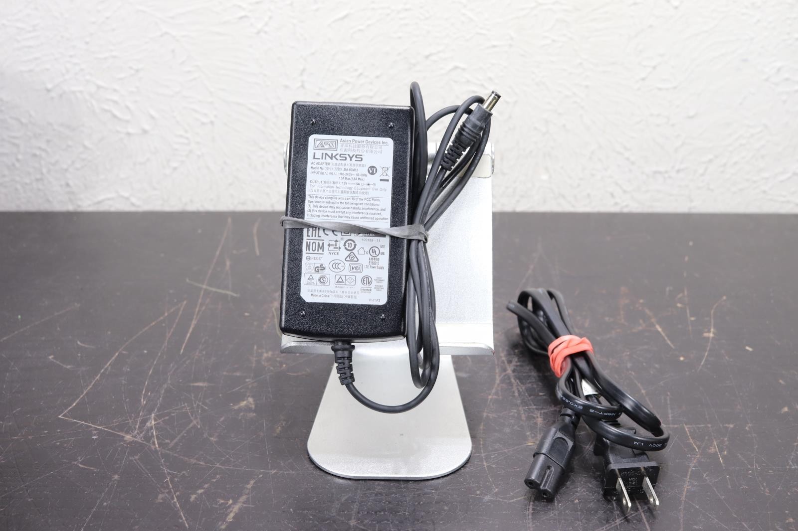 Genuine APD Linksys DA60M12 DA-60M12 AC Adapter 100/240 12V 5A