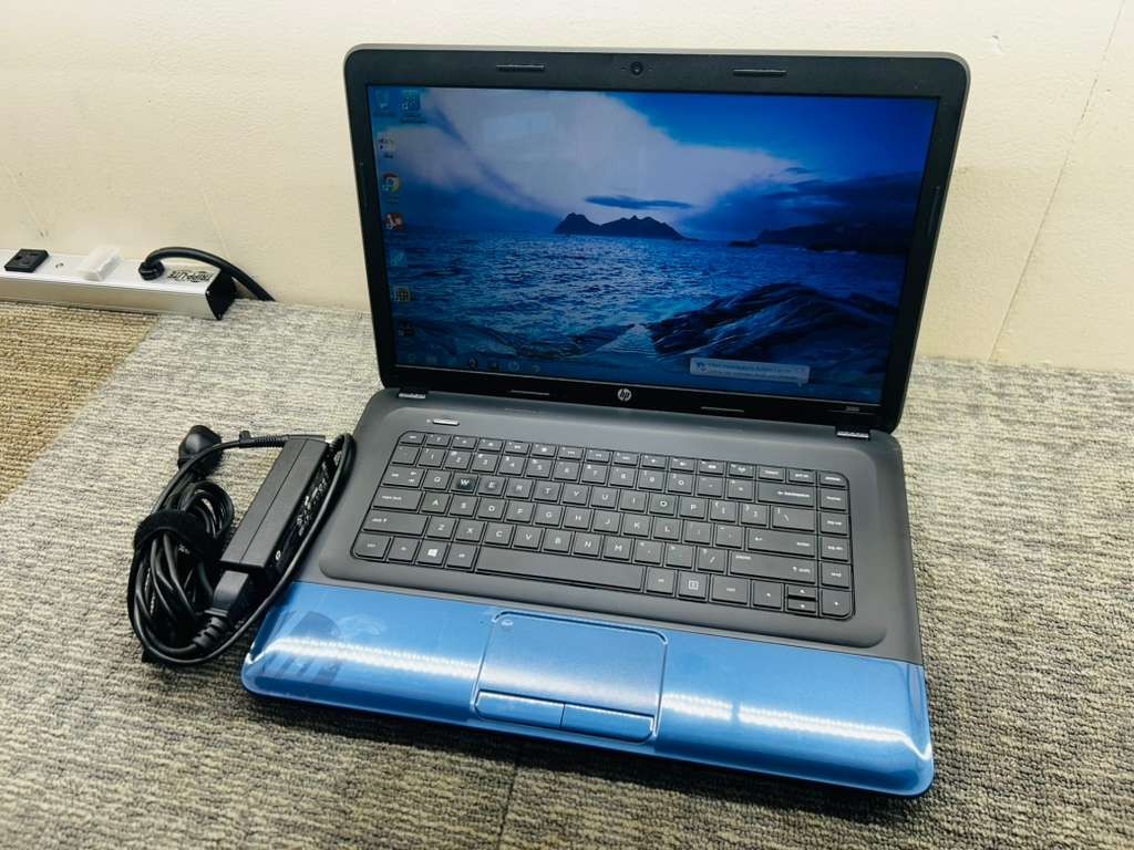 HP 2000-2d19WM 15.6" Laptop AMD E-300 4GB 320GB Windows 8 Charger - 9734049