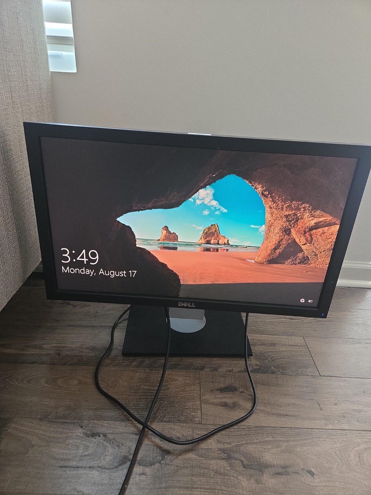Dell UltraSharp U2711b 27" LCD 2560x1440 Widescreen DP DVI HDMI VGA 