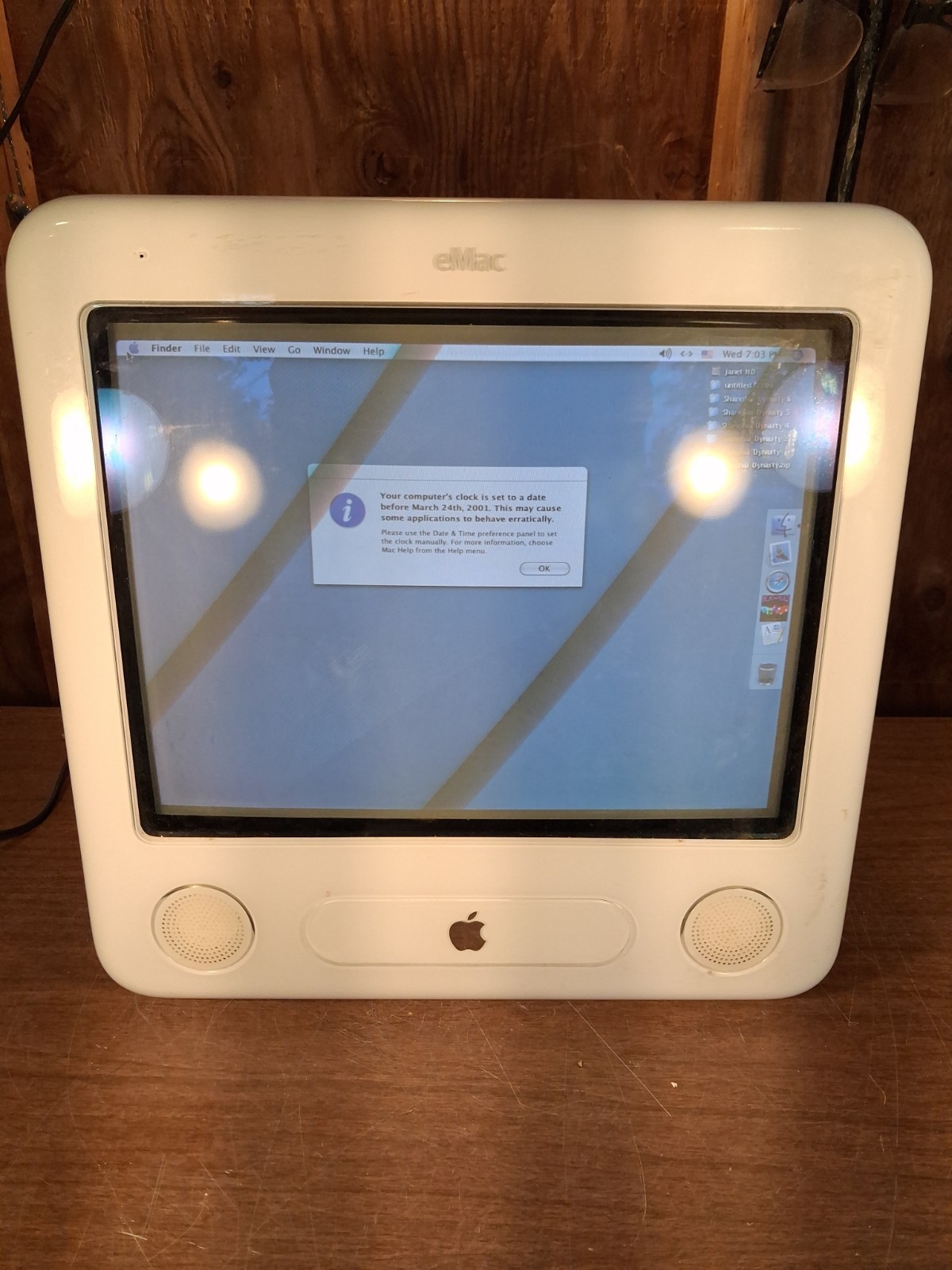 Vintage Apple eMac A1002 All in One Power PC - Powers On