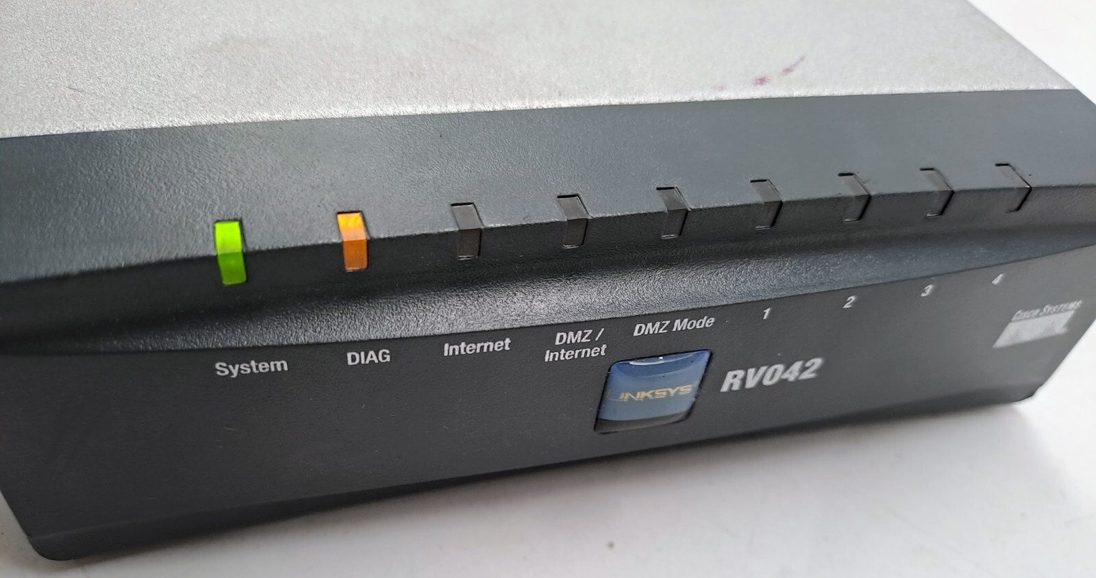 Cisco Small Business RV042 10/100 4-Port VPN Router RV042/No power Adapter