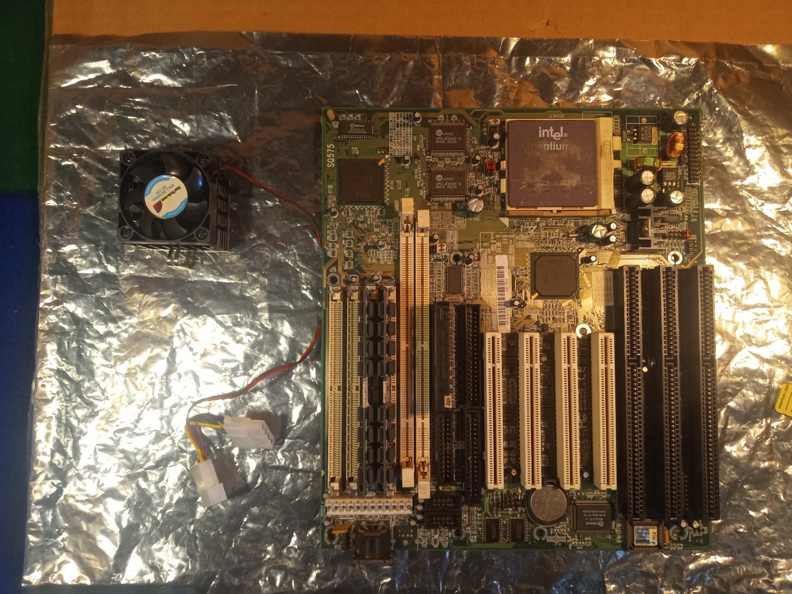 BCM SQ575 F02 Industrial Socket 7 Motherboard Pentium 133 CPU RAM ISA PCI Fan