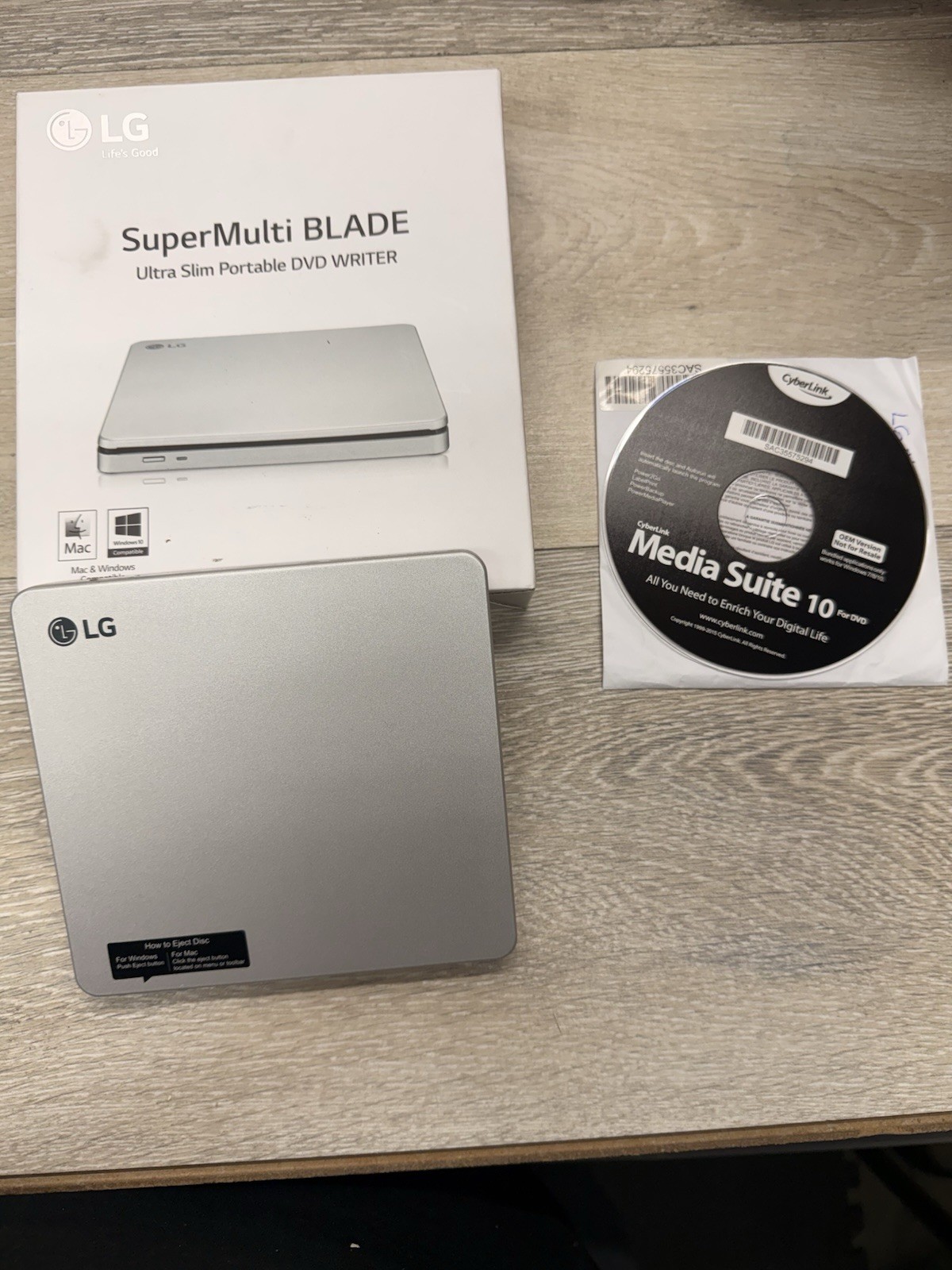 LG Super Multi Blade Ultra Slim Portable DVD Writer AP70NS50 (s200)
