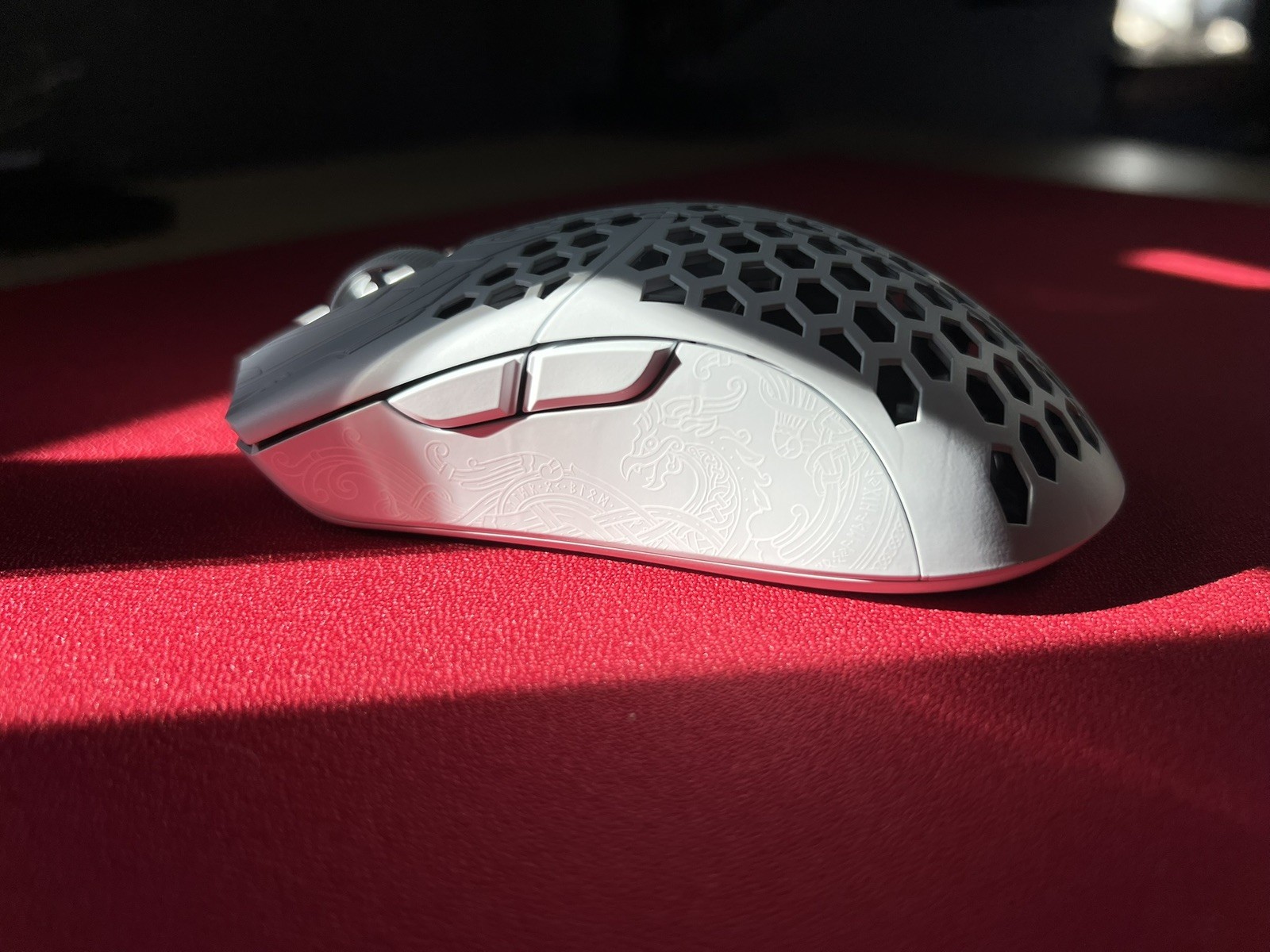 Finalmouse ULX Frostlord Medium Size Gaming Mouse - SHIPS WITHIN 24 HOURS