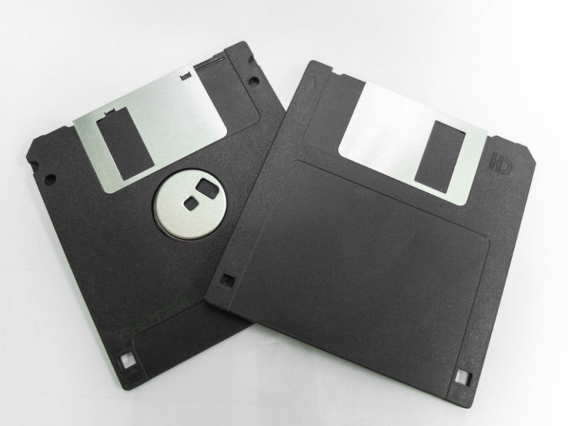 Lot of 50 3.5 inch NEW IN APPEARANCE NON WORKING Floppy Disks