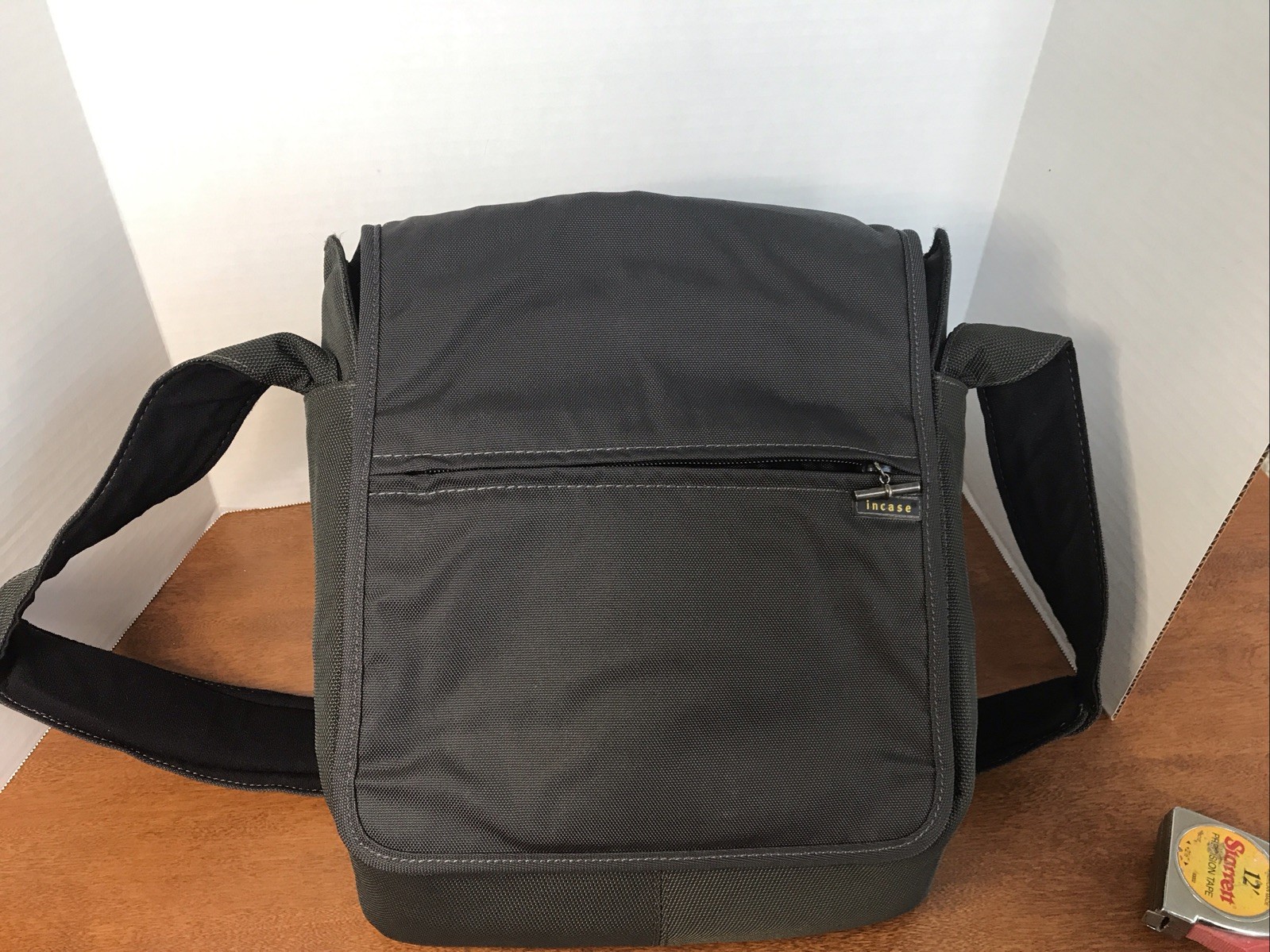 Incase Sling Vertical (Black) Laptop Tablet Bag well padded 13 inch inner wallet