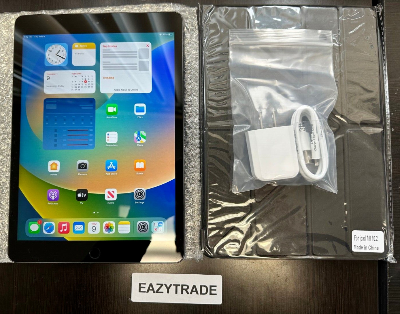 Apple iPad 8th Gen 128GB 10.2 in -GRAY SILVER GOLD - Bundle - Daily Deal