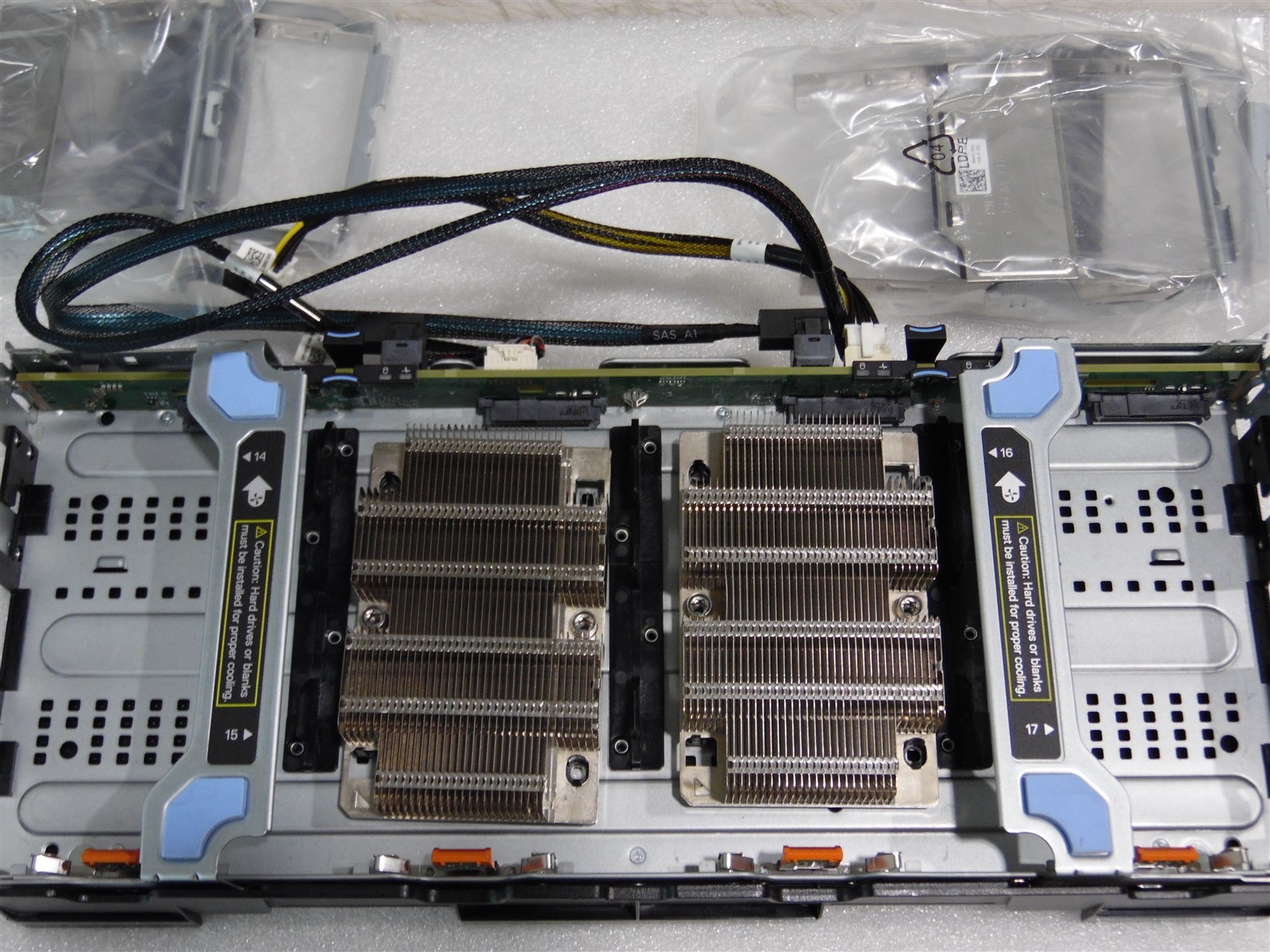 DELL EMC R740xd 12B POWEREDGE SERVER MID BAY LFF 4X3.5" HDD EXPANSION KIT