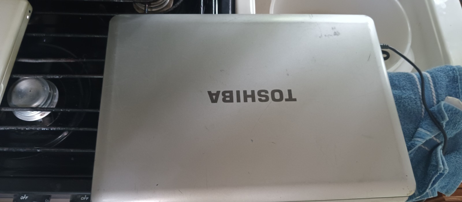Toshiba Satellite L455D 15.6" Sempron SI-42 2.00GHz 2GB 250GB HDD KDE Neon