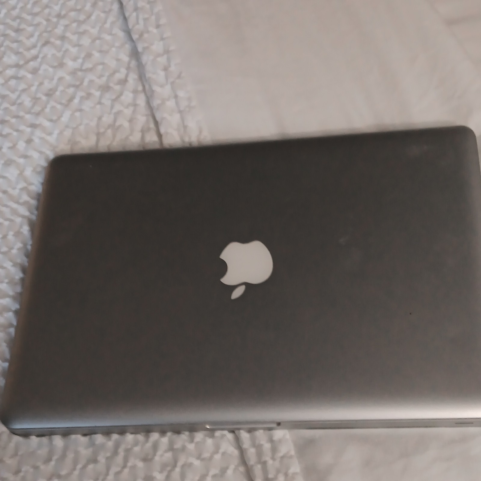 2 Vintage Apple MacBook Pro / Air Silver Laptop [Insert Screen Size, e.g., 13"]