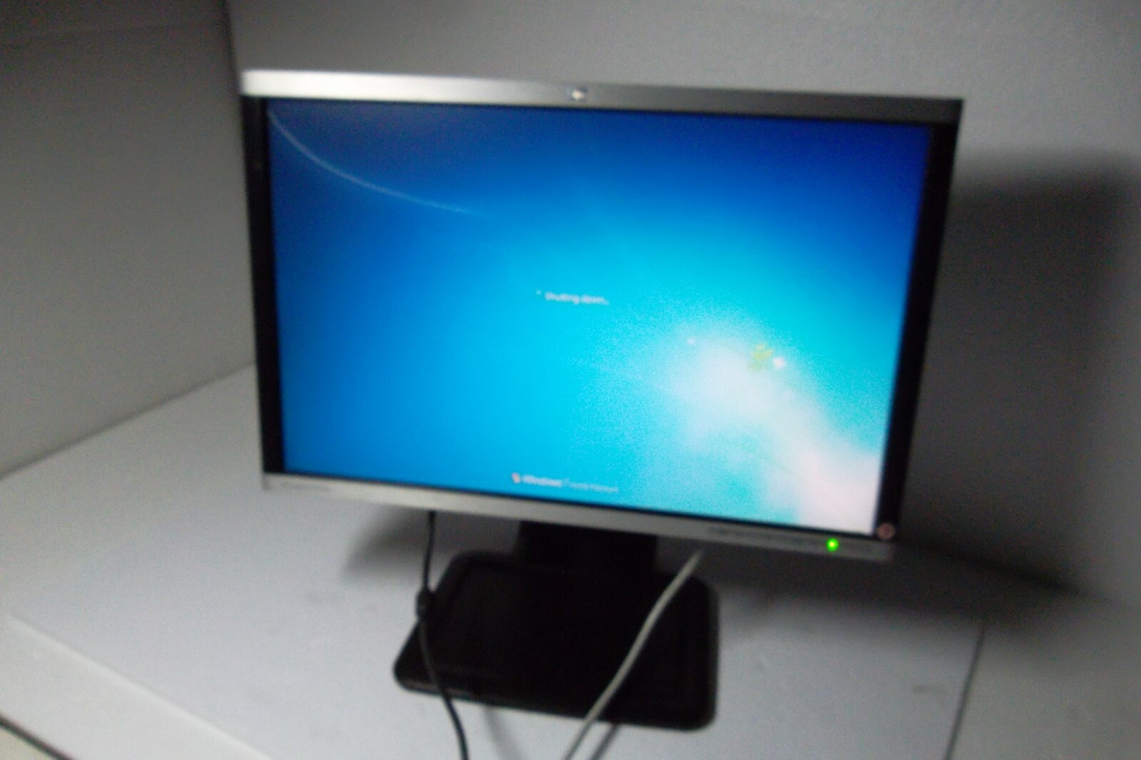 HP LA2405wg Monitor 24" VGA DP DVI-D 2-Port USB Hub 1080p 518828-001 NL773AA#ABA
