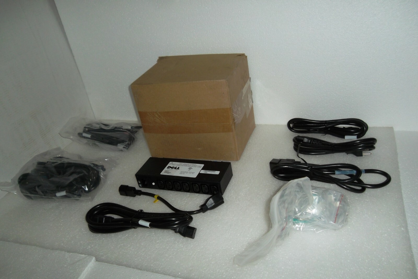 Dell AP6015 7-Port APC PDU High Leakage Current 100-240V 12A 0T834 w/Cords NEW