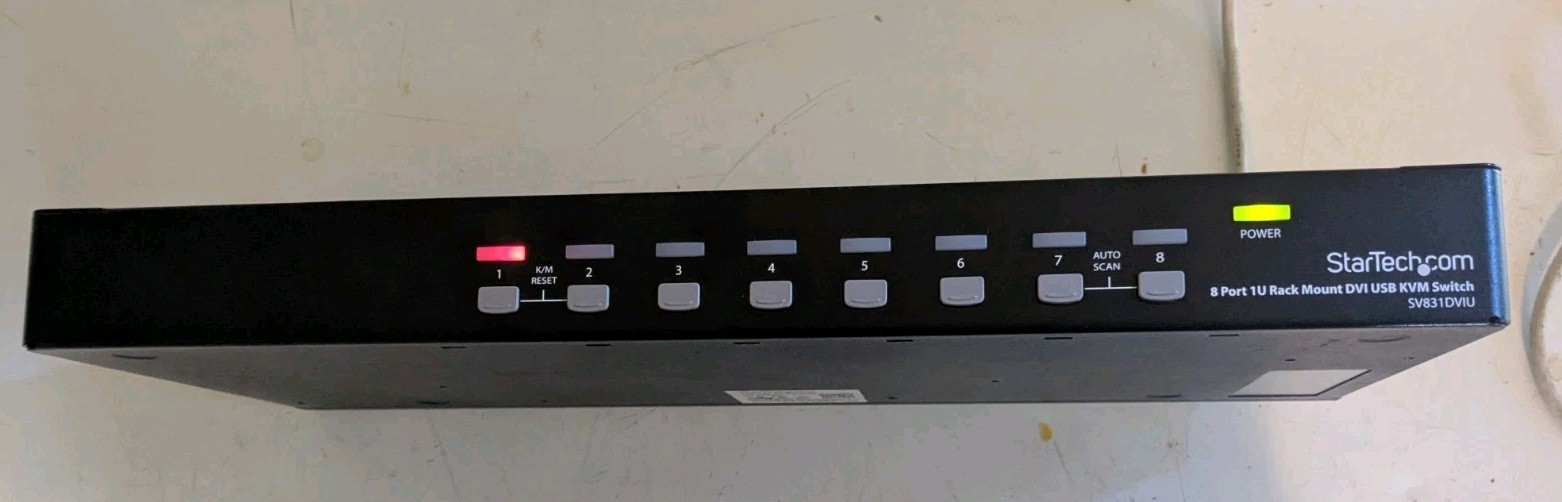 StarTech.com SV831DVIU 8-Port DVI/USB KVM Switch 1:8 Rackmount Powered Black